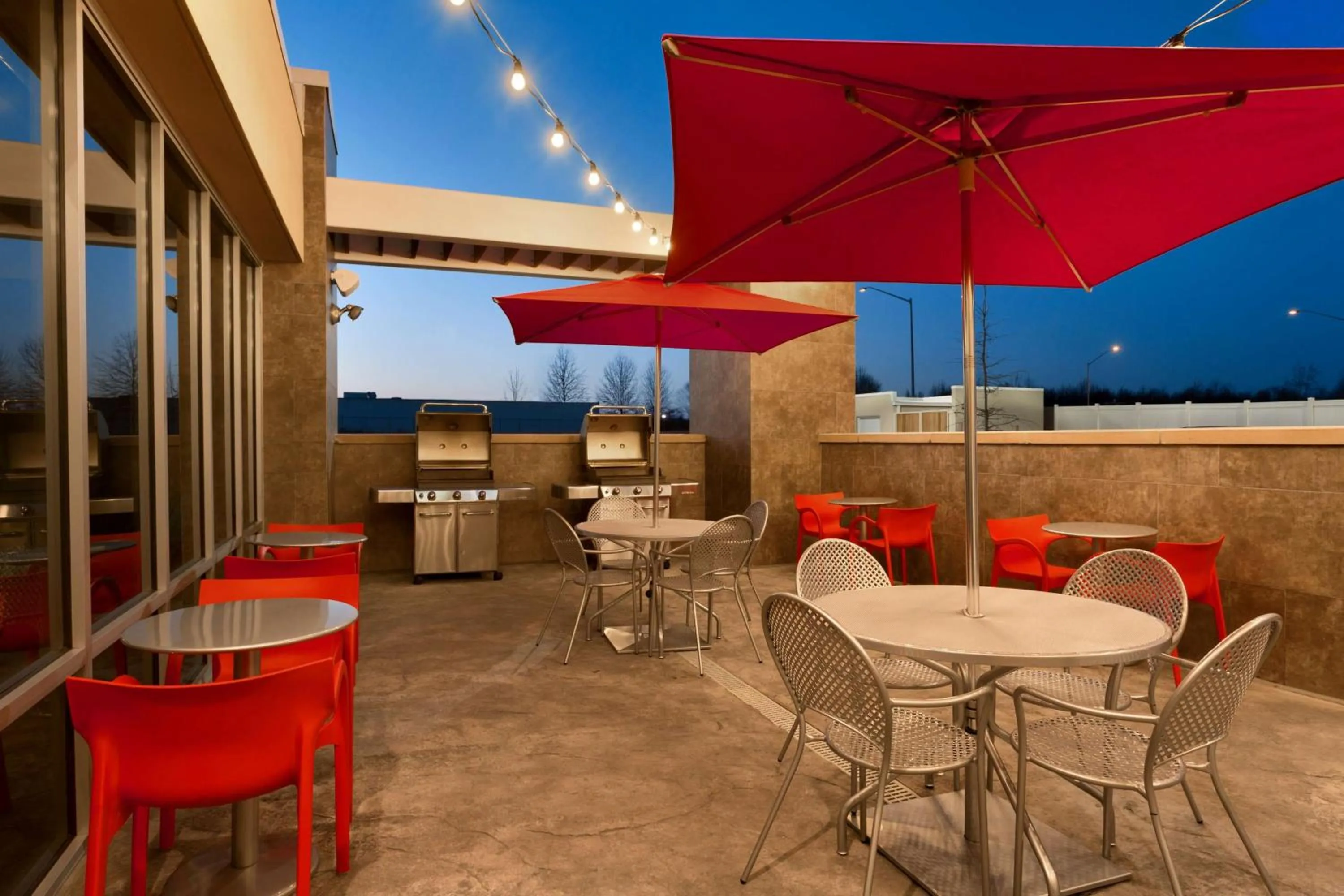 Dining area in Home2 Suites by Hilton Baltimore/Aberdeen MD