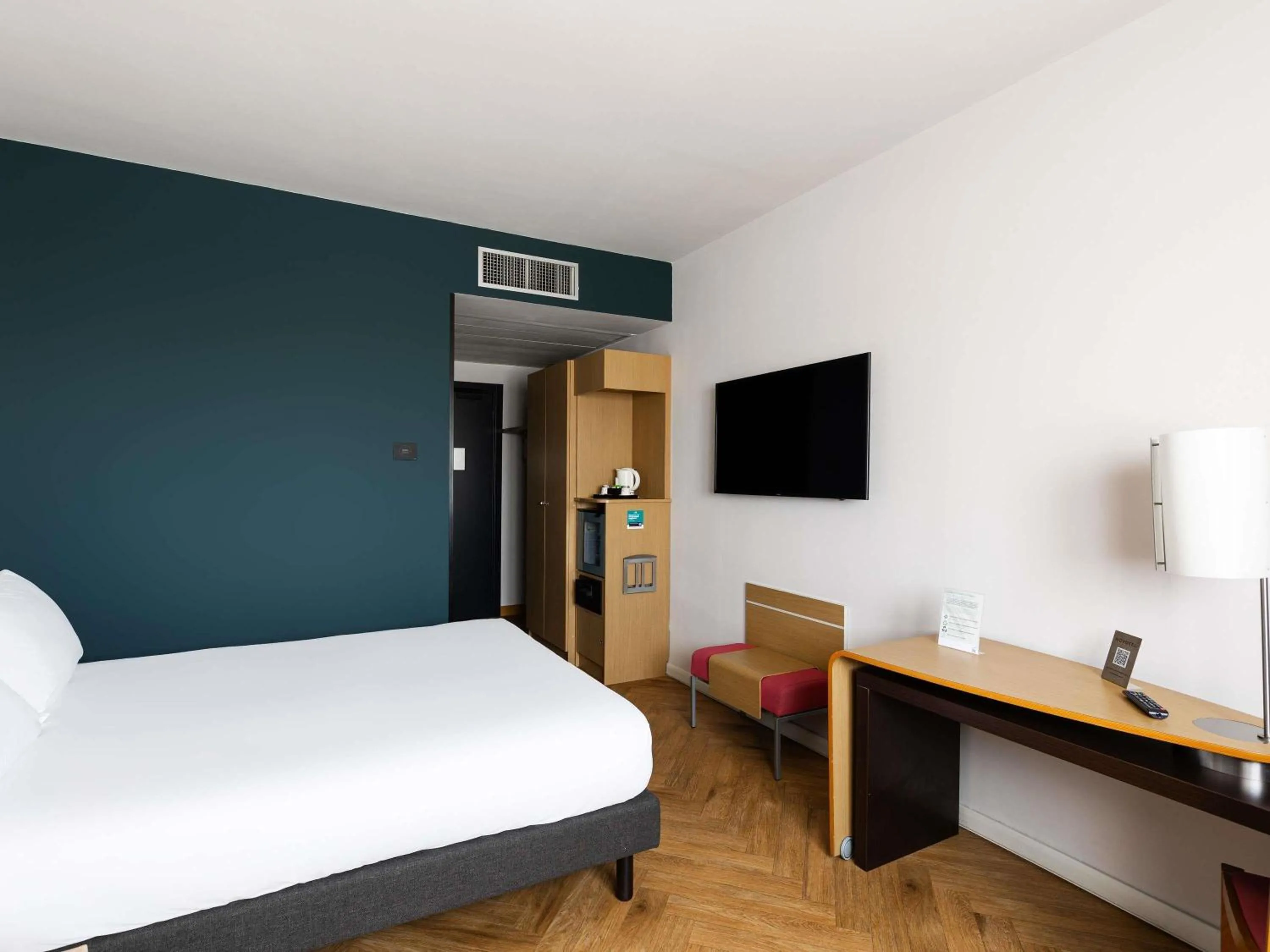 Bedroom, Bed in Novotel Caserta Sud