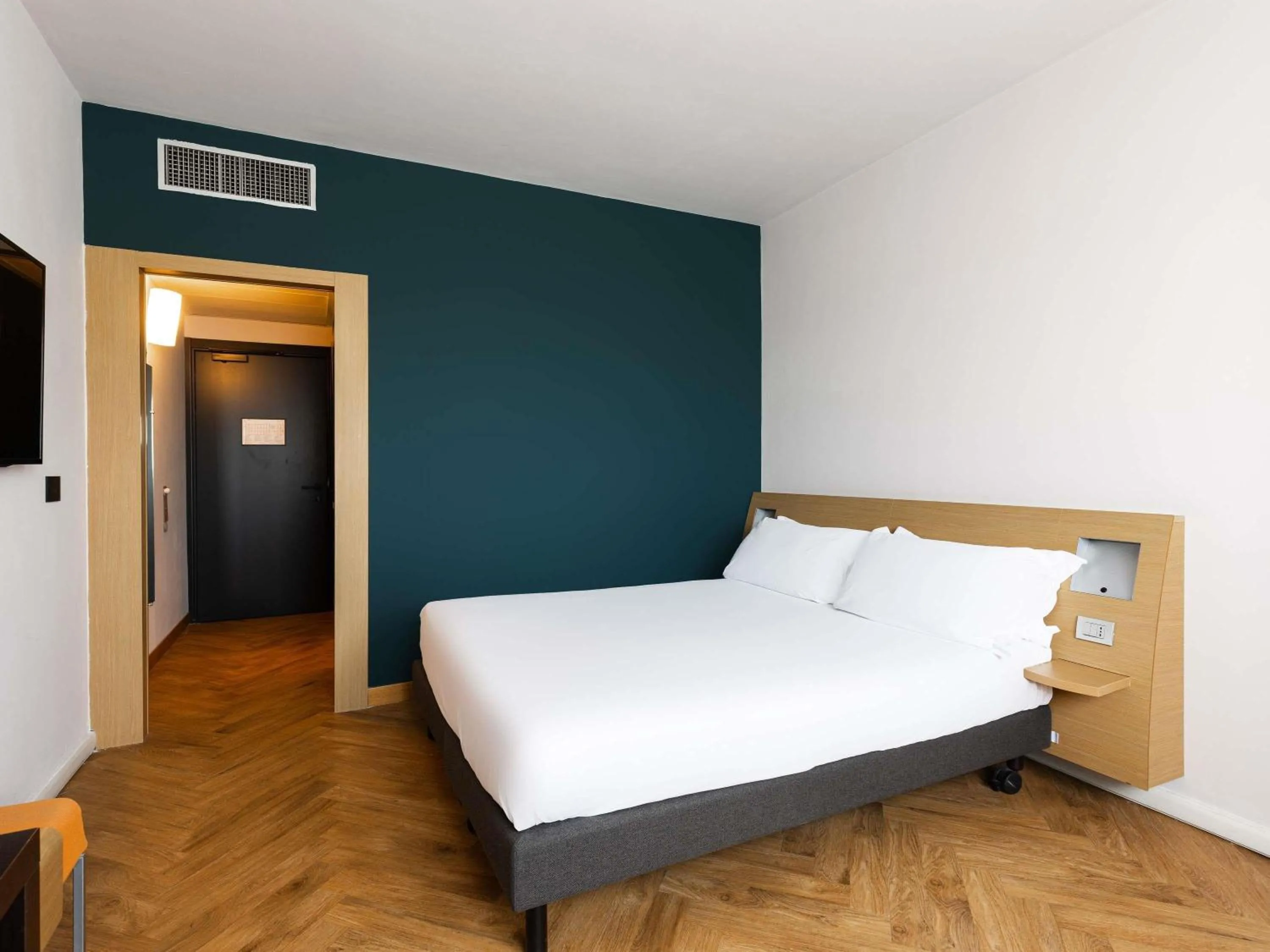 Bedroom, Bed in Novotel Caserta Sud