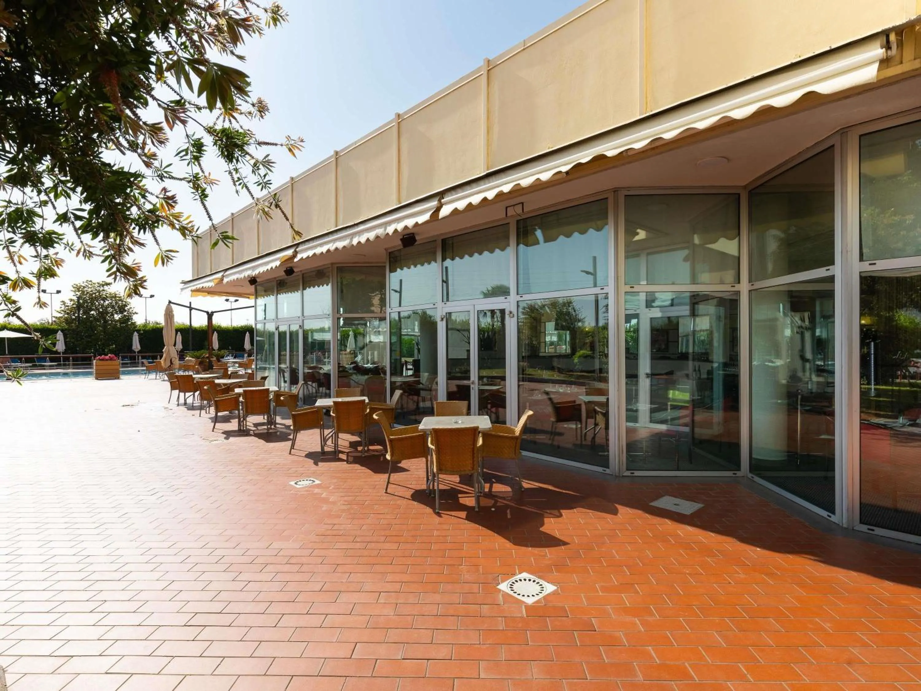 Lounge or bar in Novotel Caserta Sud