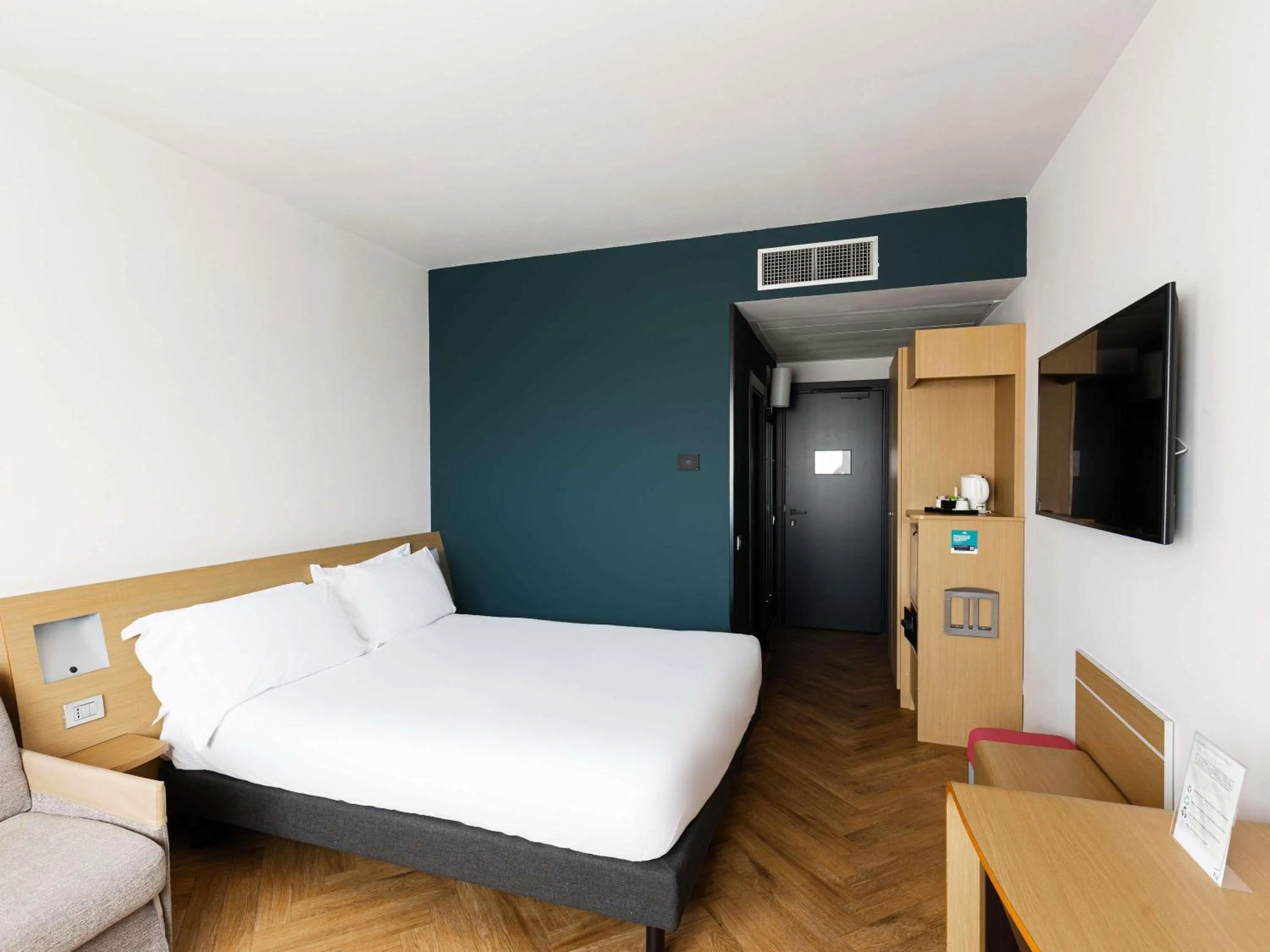 Bedroom, Bed in Novotel Caserta Sud