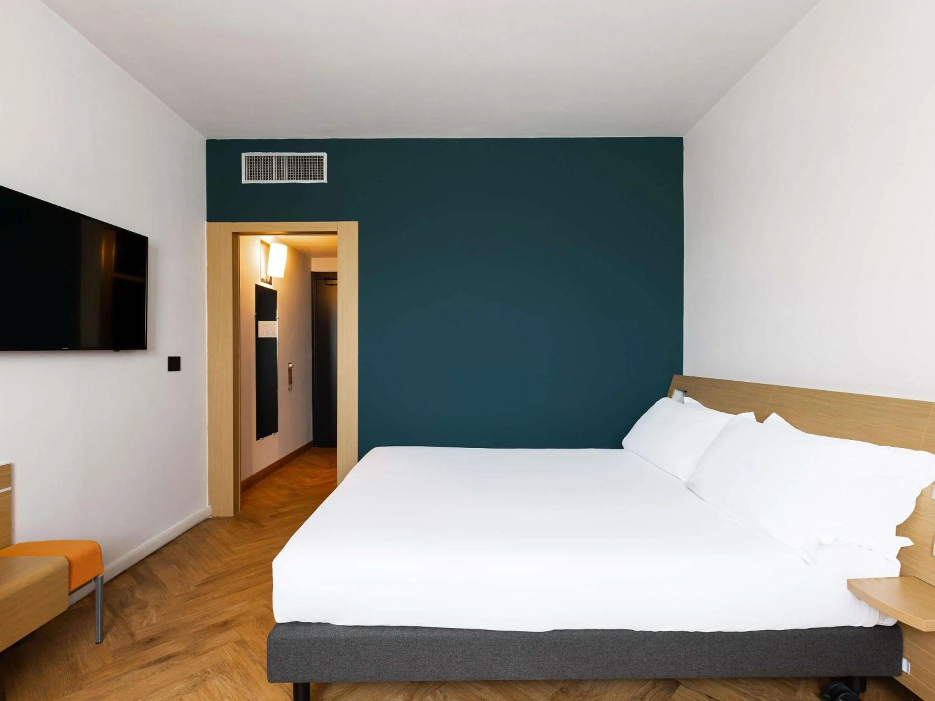 Bedroom, Bed in Novotel Caserta Sud