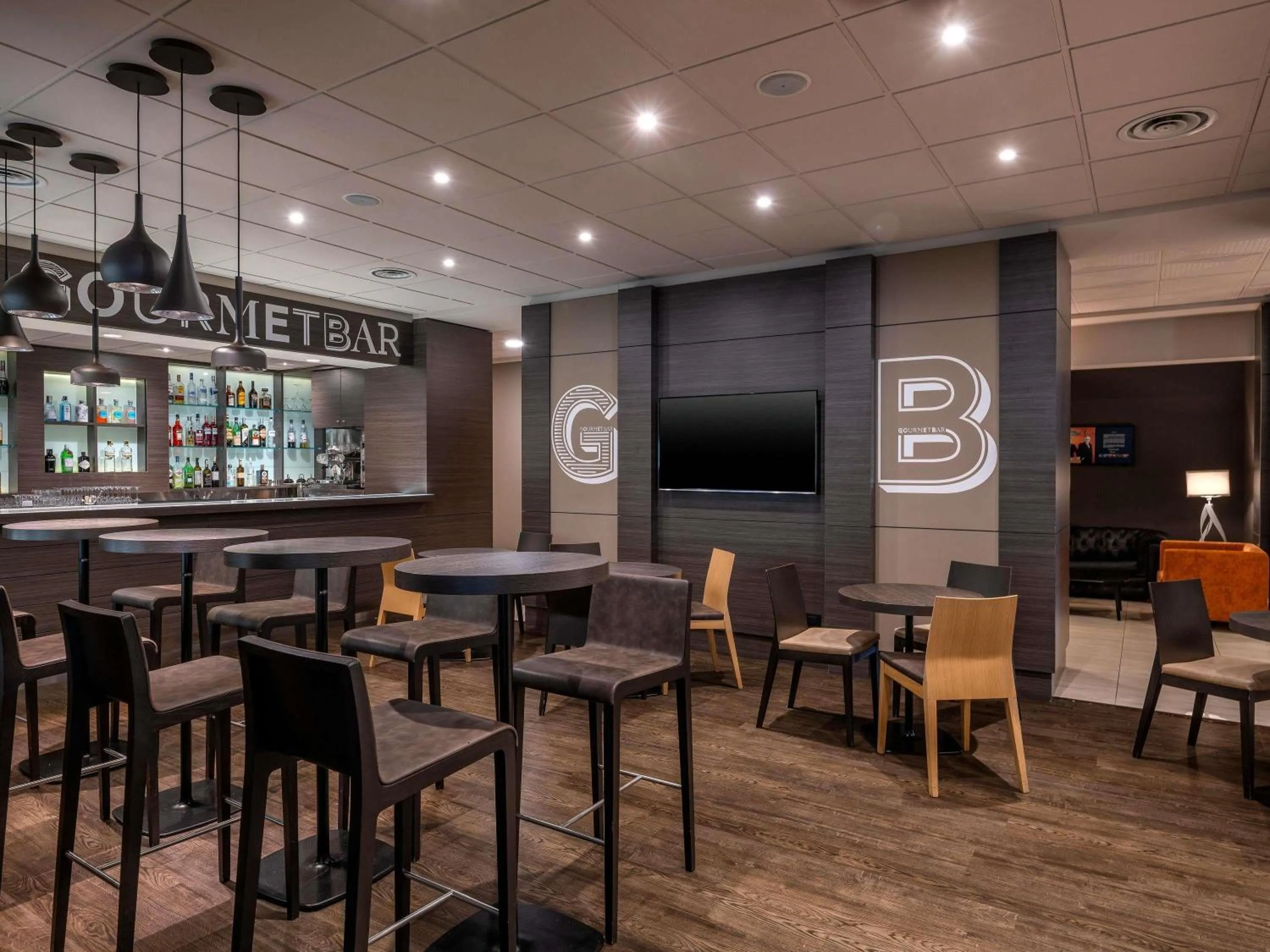 Lounge or bar in Novotel Brescia Due