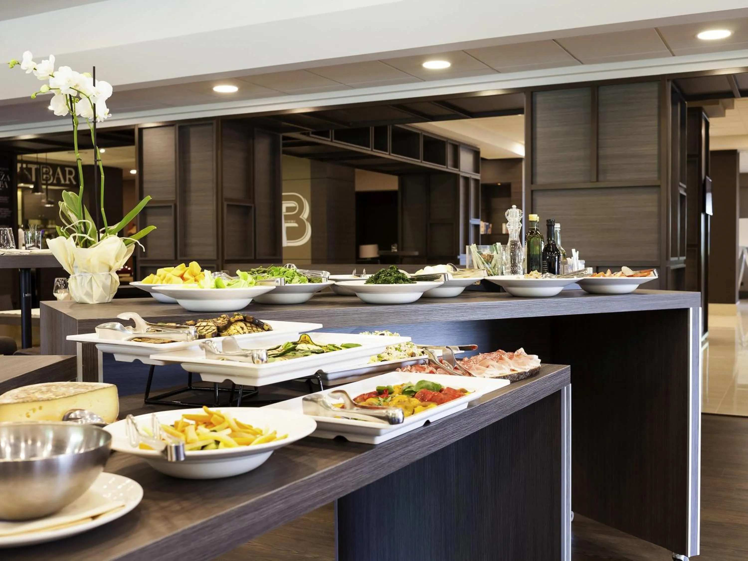 Restaurant/places to eat in Novotel Brescia Due