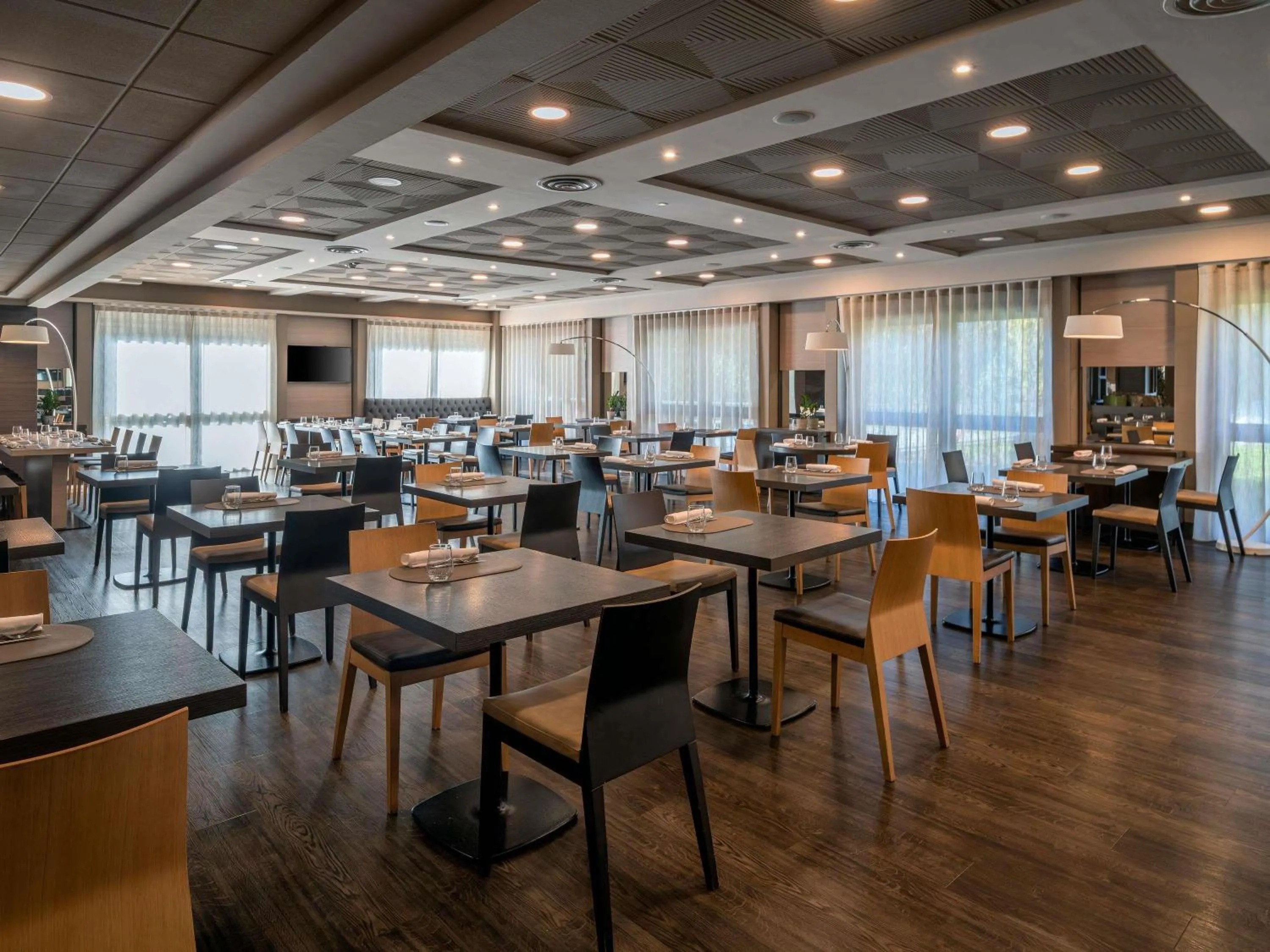 Restaurant/places to eat in Novotel Brescia Due