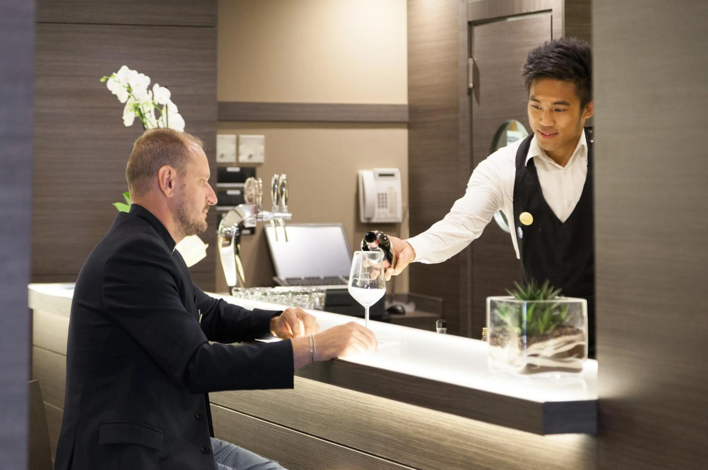 Lounge or bar in Novotel Brescia Due