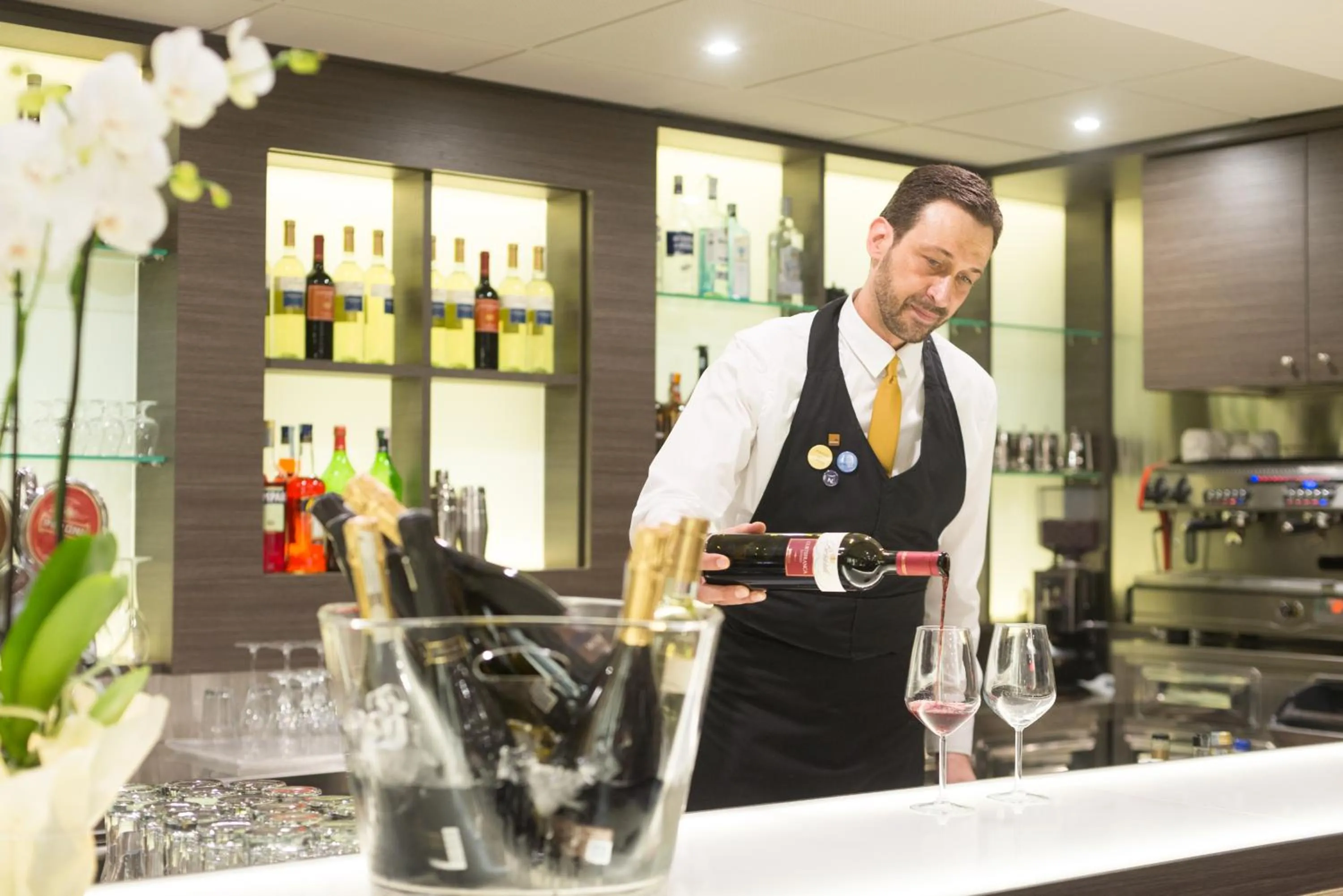 Lounge or bar in Novotel Brescia Due