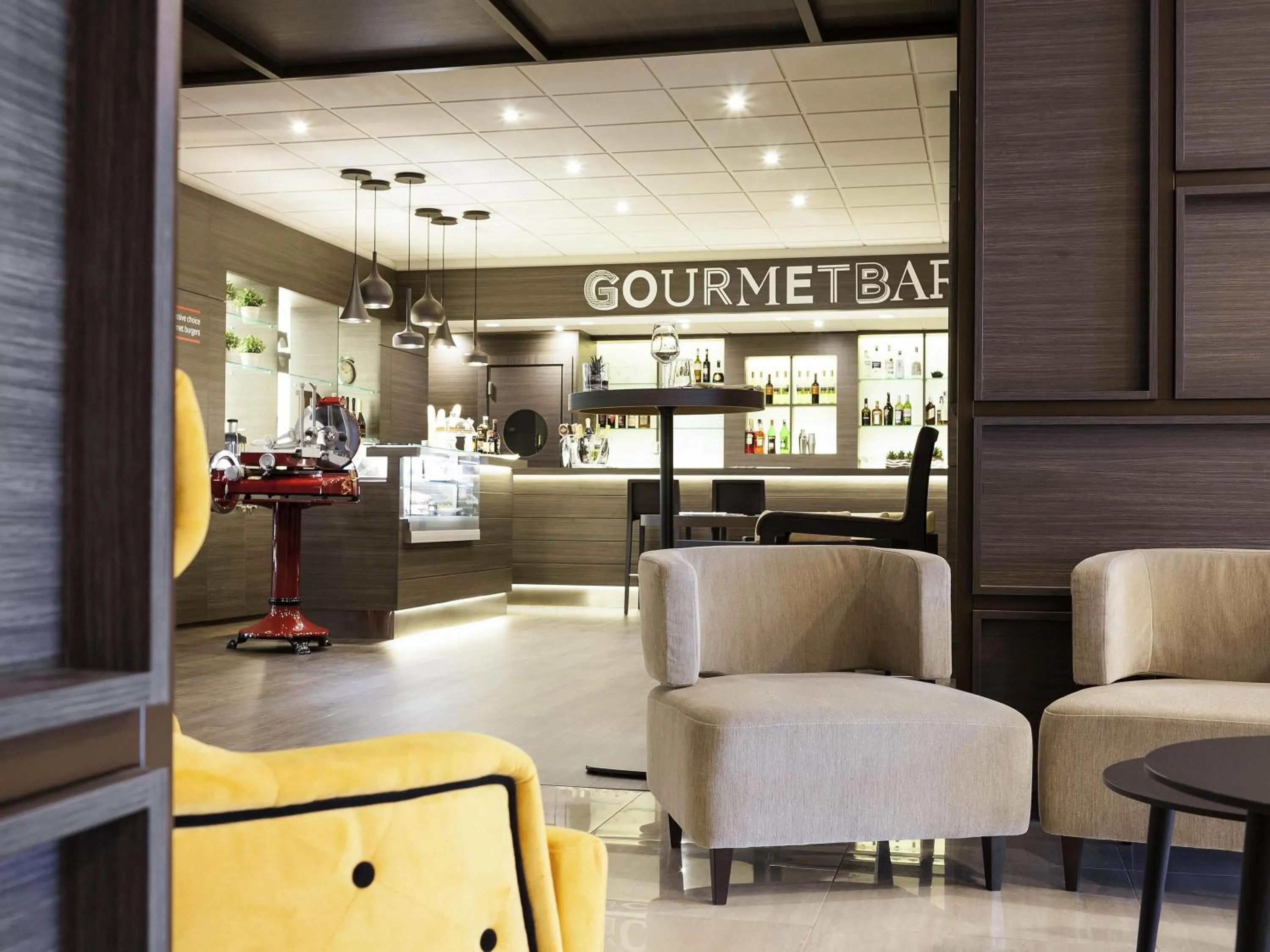 Lounge or bar in Novotel Brescia Due