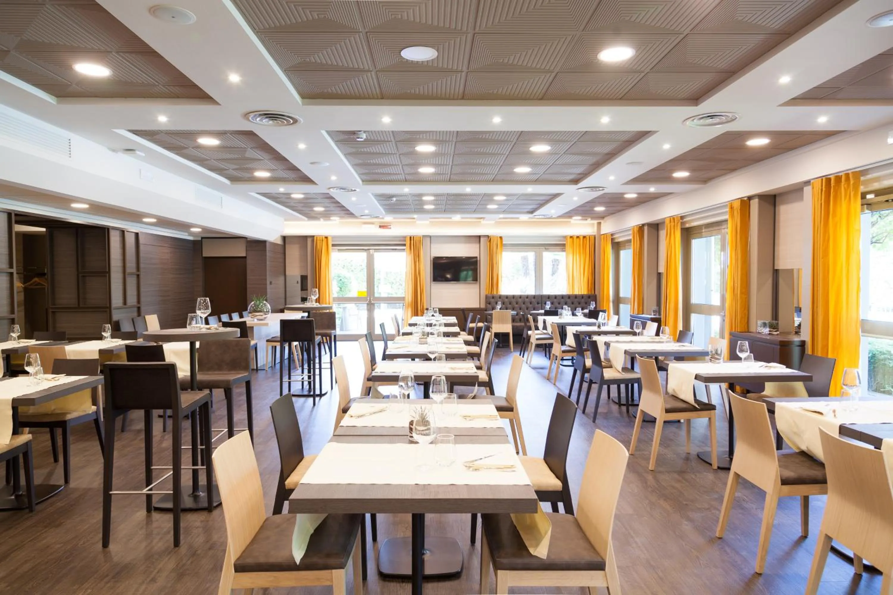 Restaurant/places to eat in Novotel Brescia Due