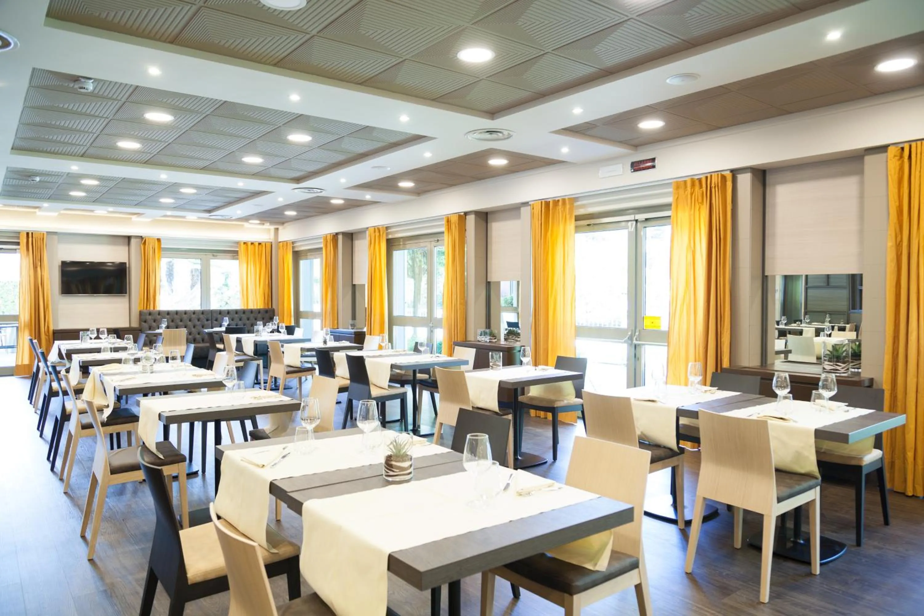 Restaurant/places to eat in Novotel Brescia Due