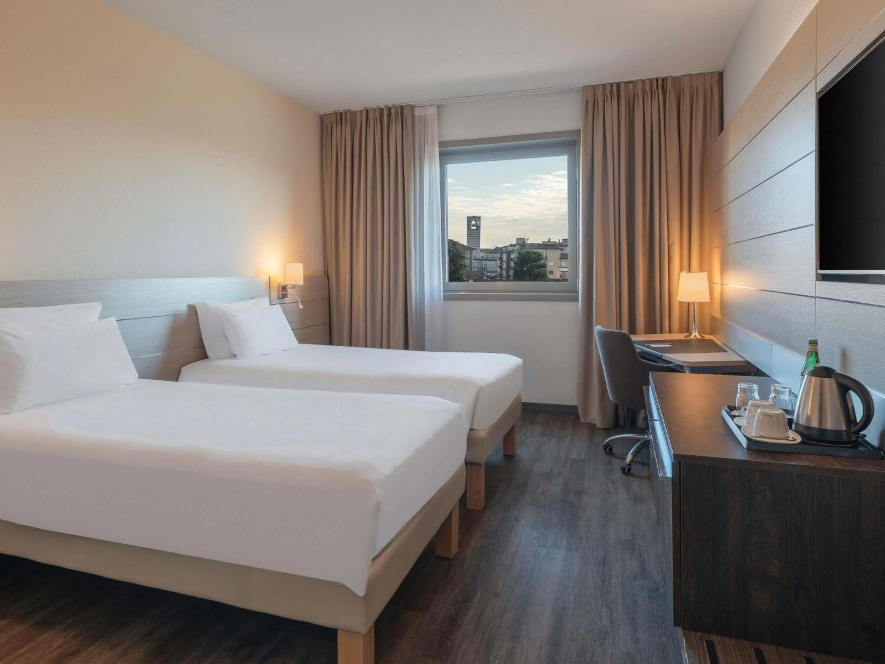 Bedroom, Bed in Novotel Brescia Due