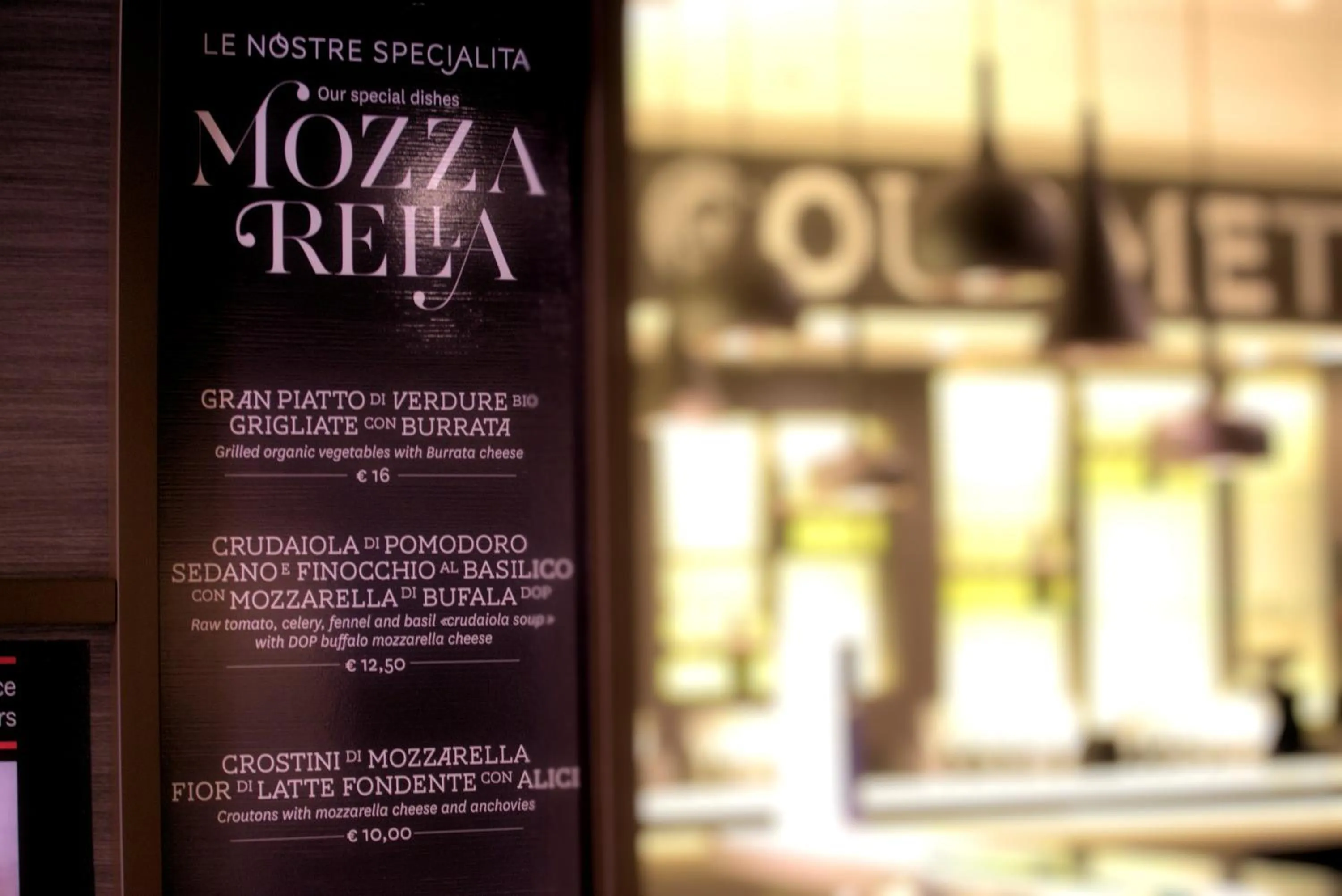 Lounge or bar in Novotel Brescia Due