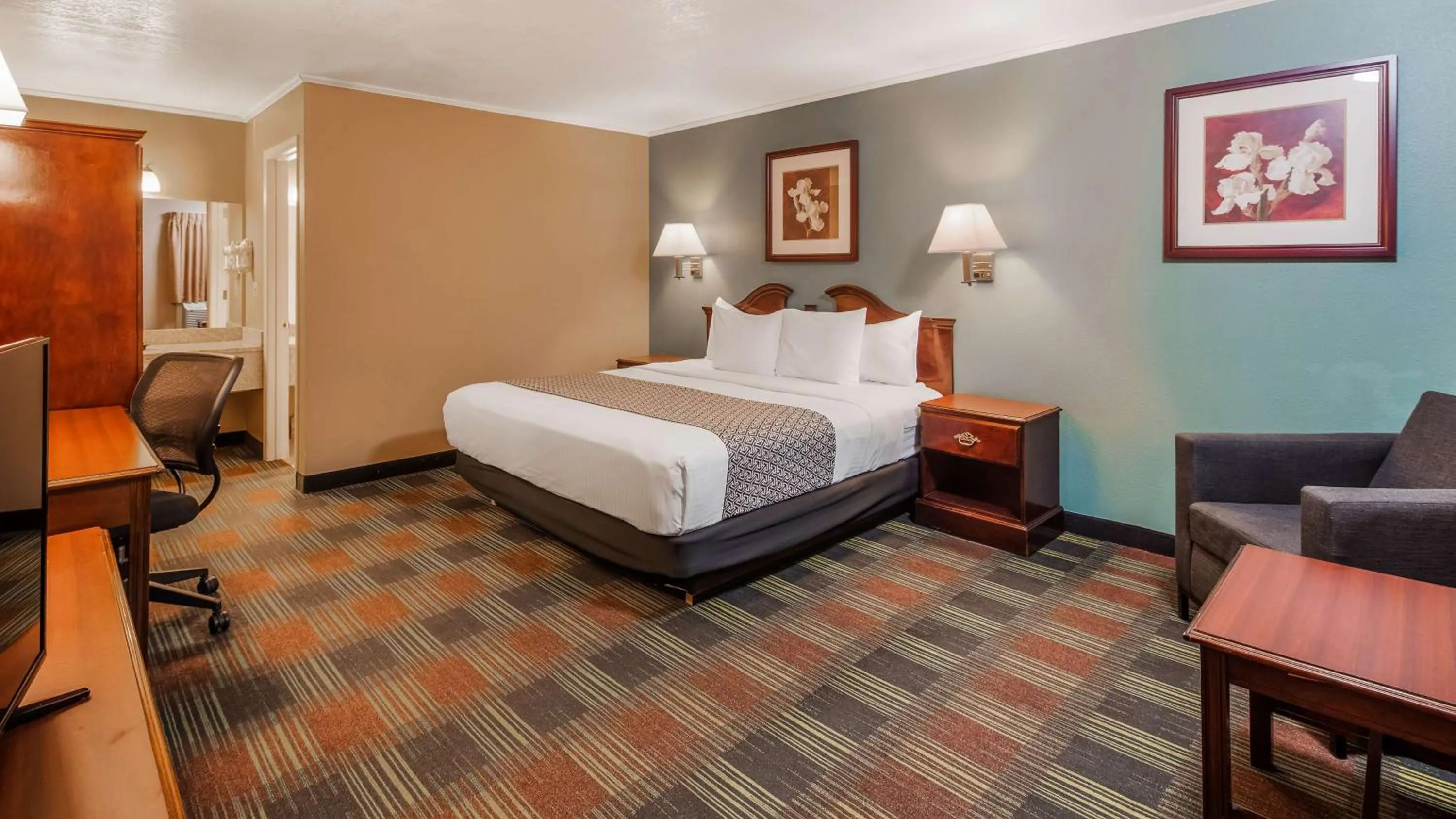 Bedroom, Bed in SureStay by Best Western Cameron