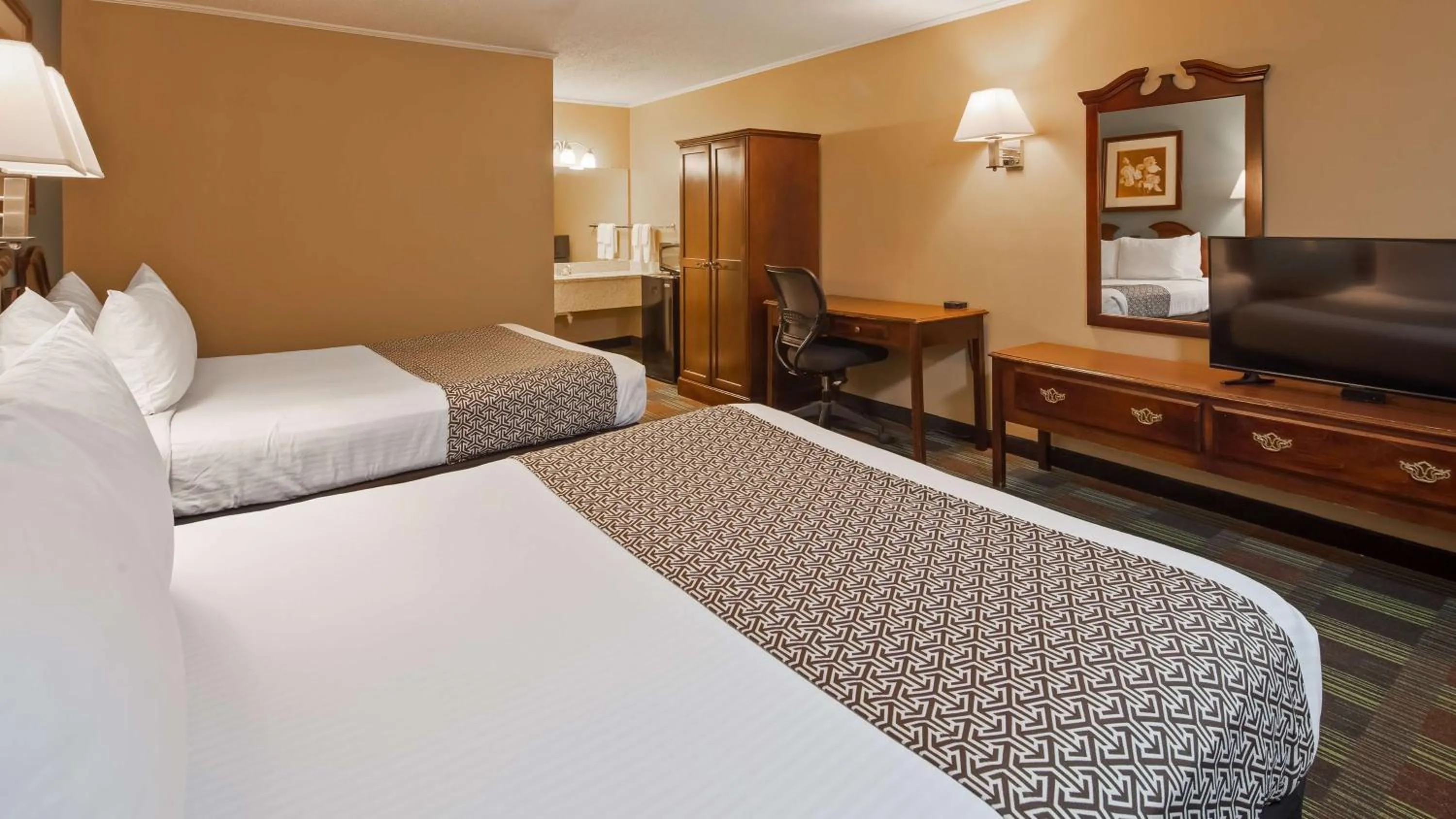 Bedroom, Bed in SureStay by Best Western Cameron