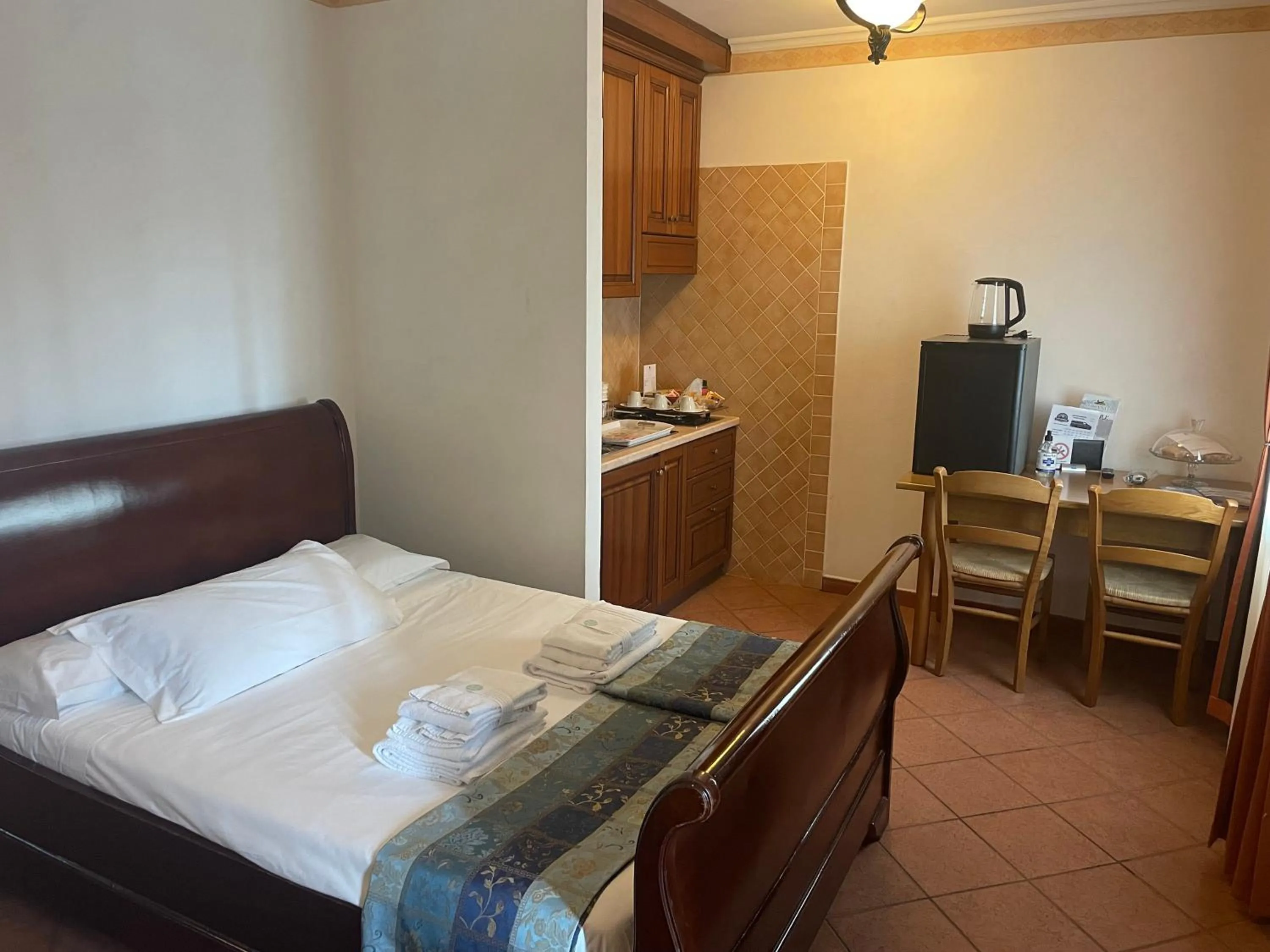kitchen, Bed in EURO HOUSE INN airport