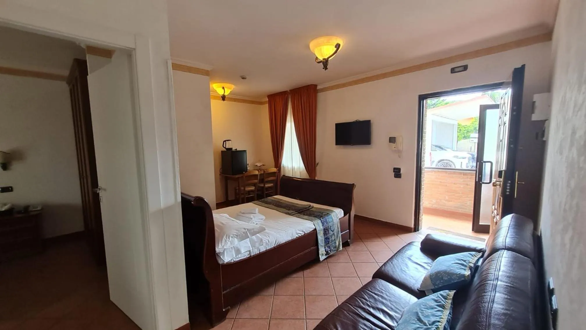 TV and multimedia, Bed in EURO HOUSE INN airport