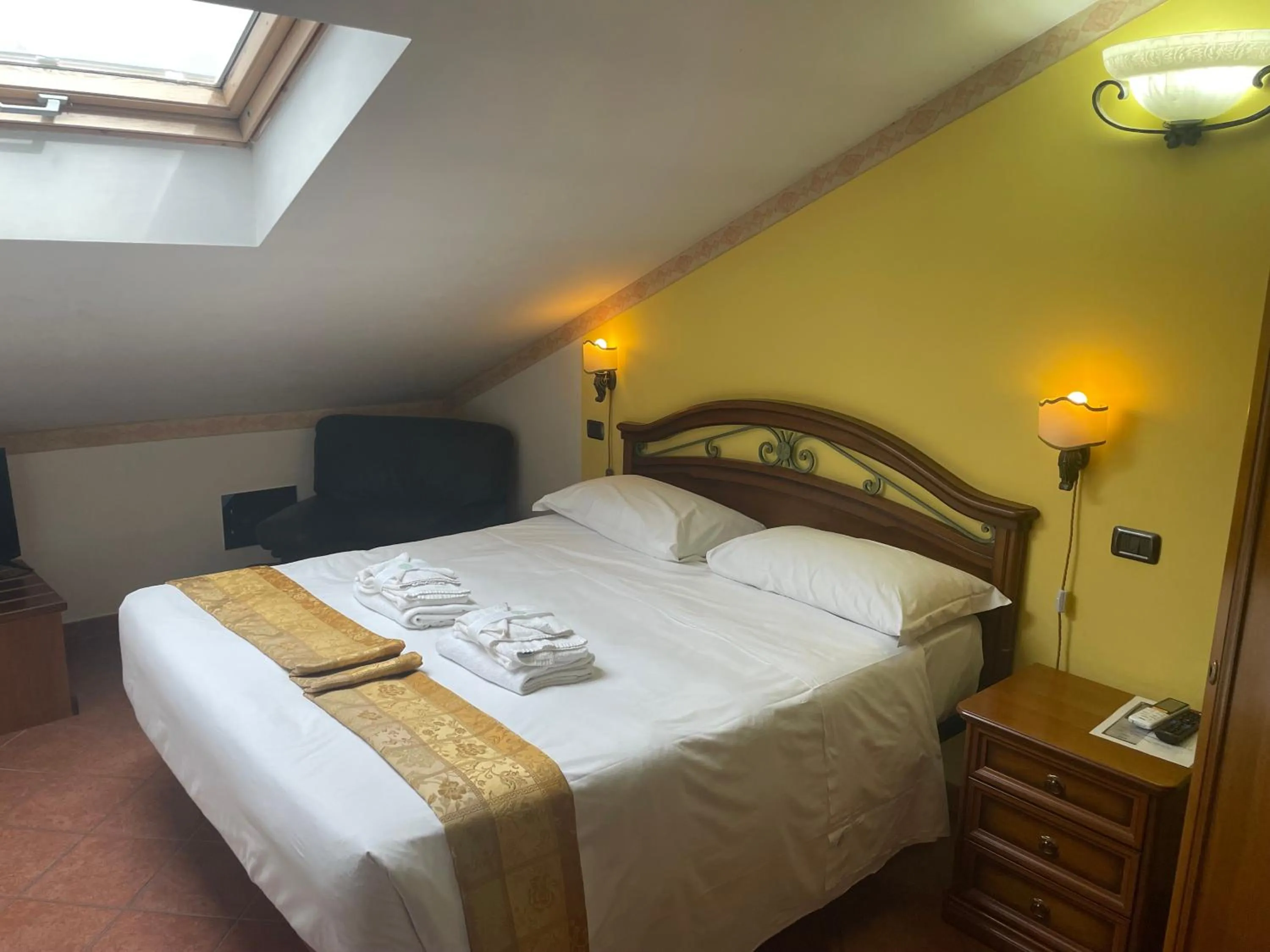 TV and multimedia, Bed in EURO HOUSE INN airport