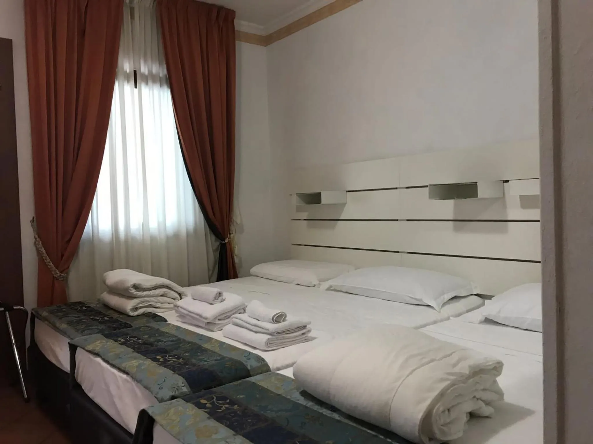 Bed in EURO HOUSE INN airport