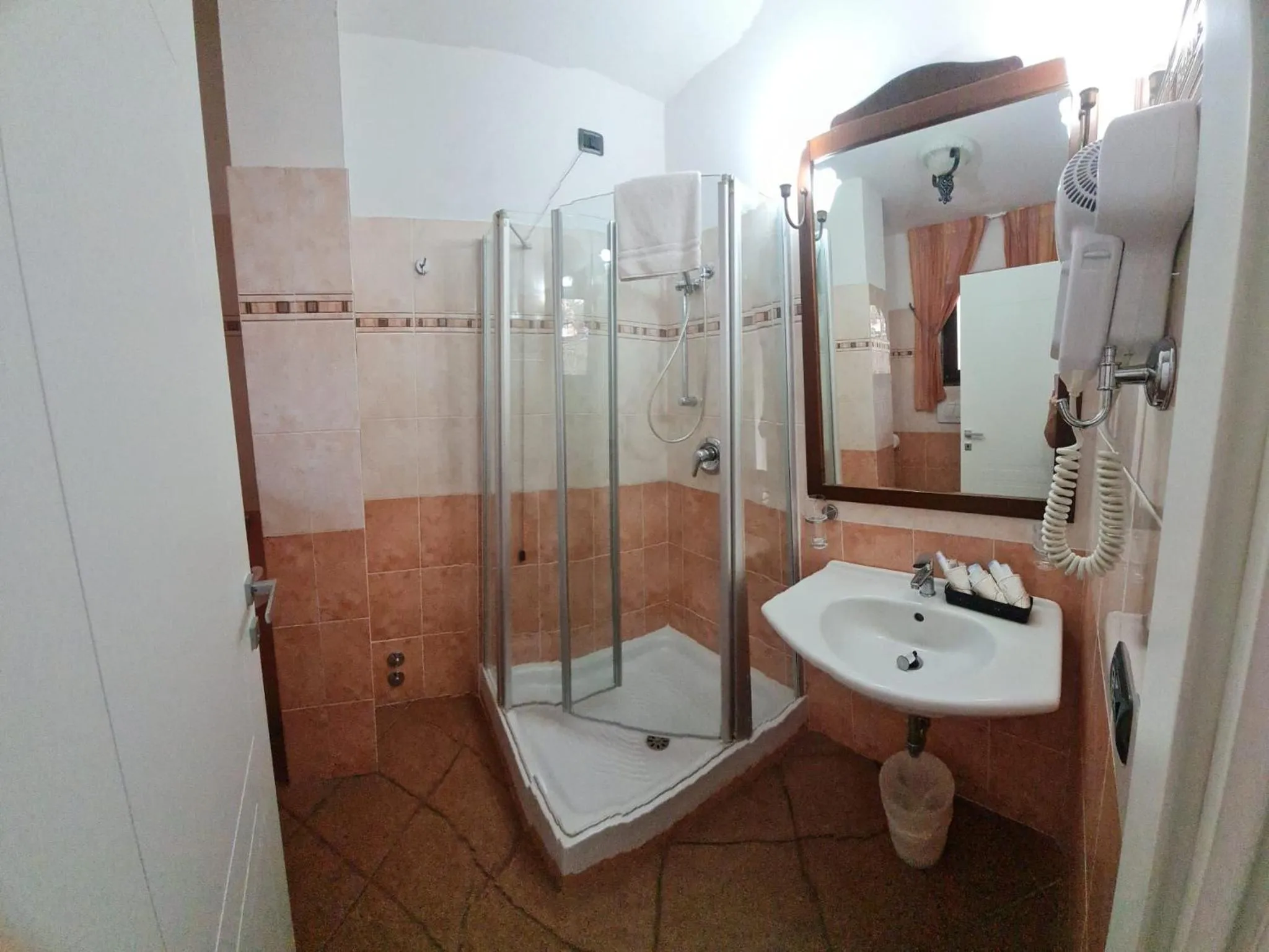 Shower in EURO HOUSE INN airport
