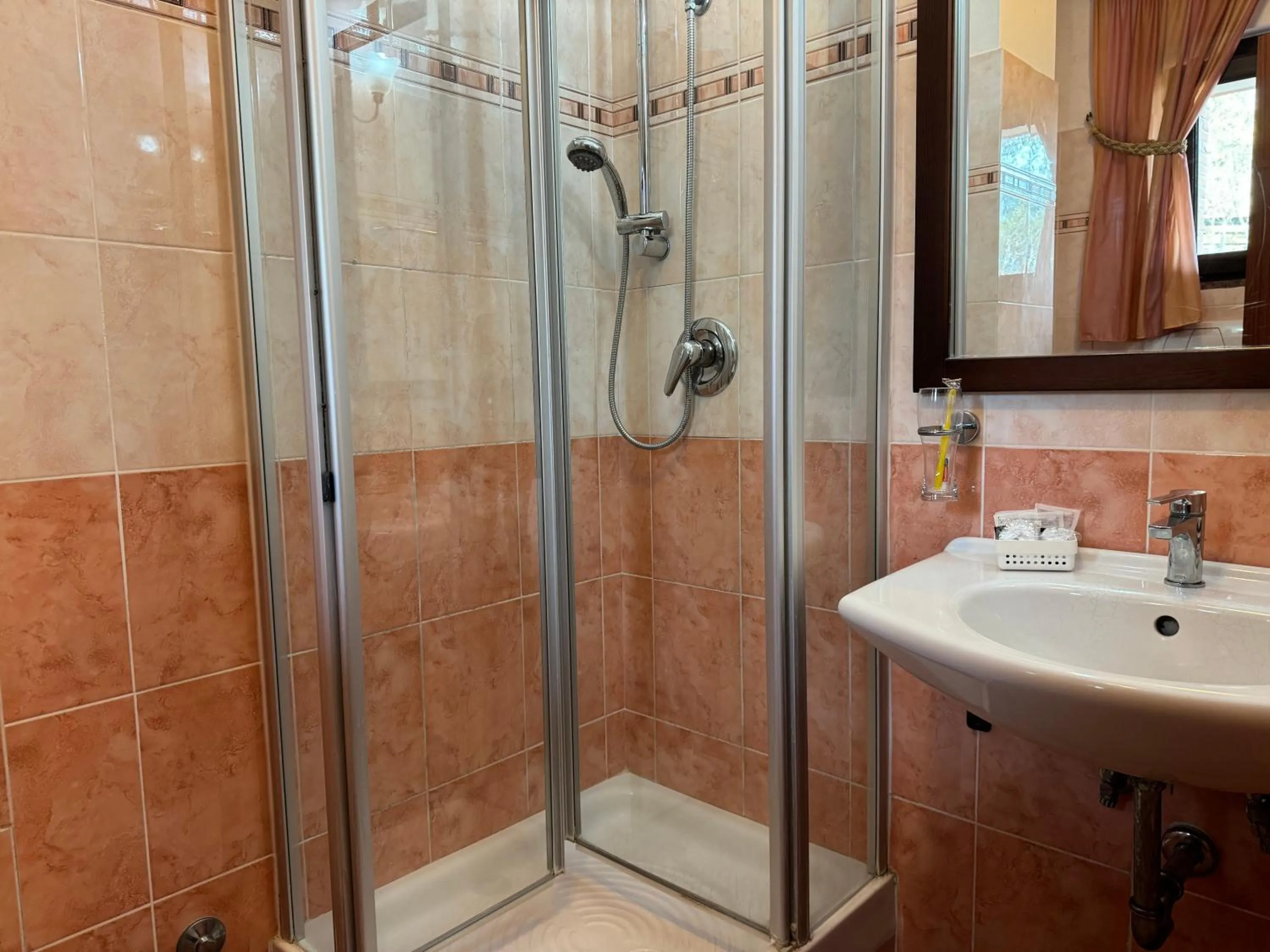 Shower in EURO HOUSE INN airport