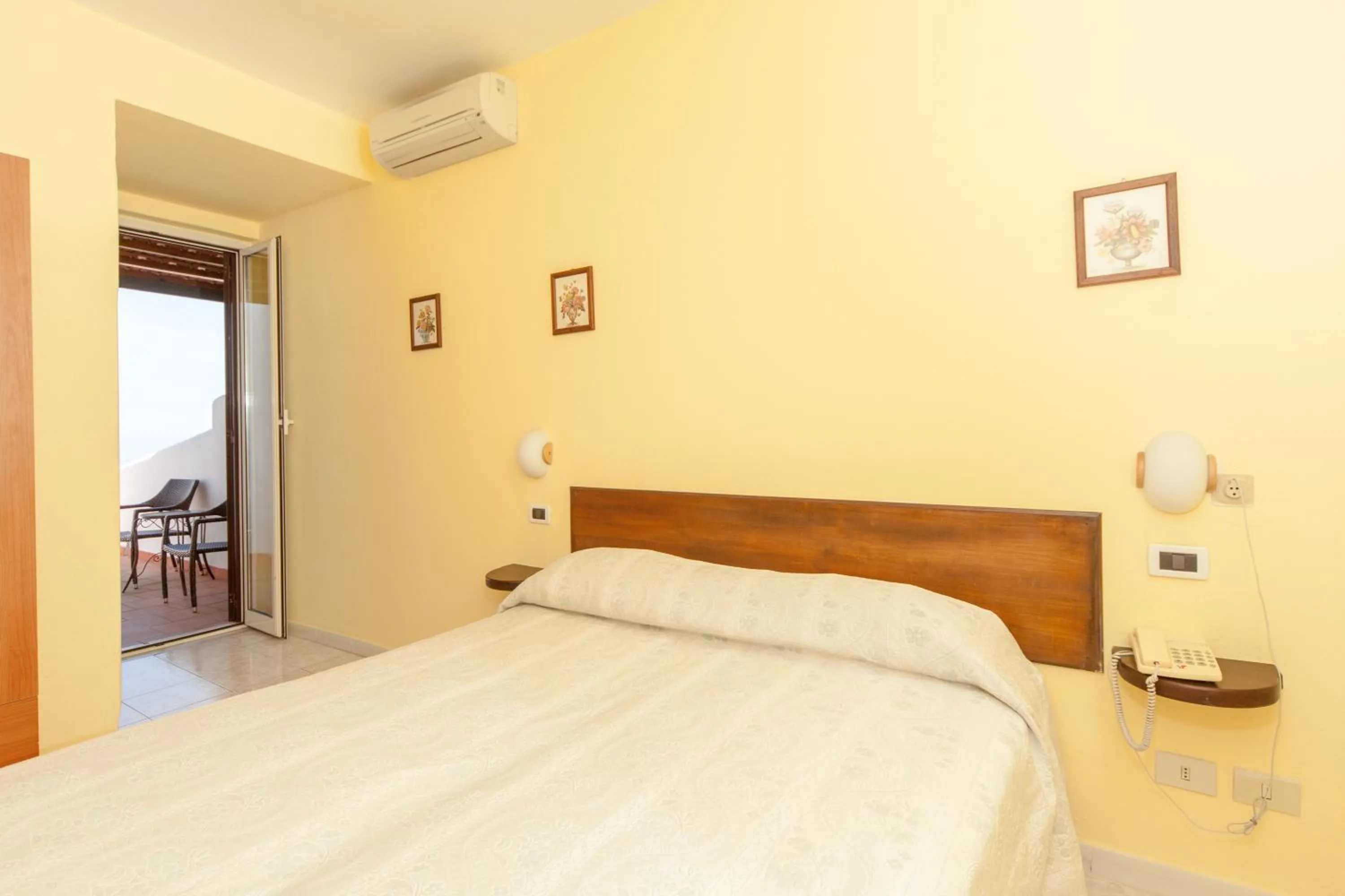 Photo of the whole room, Bed in Hotel Ape Regina