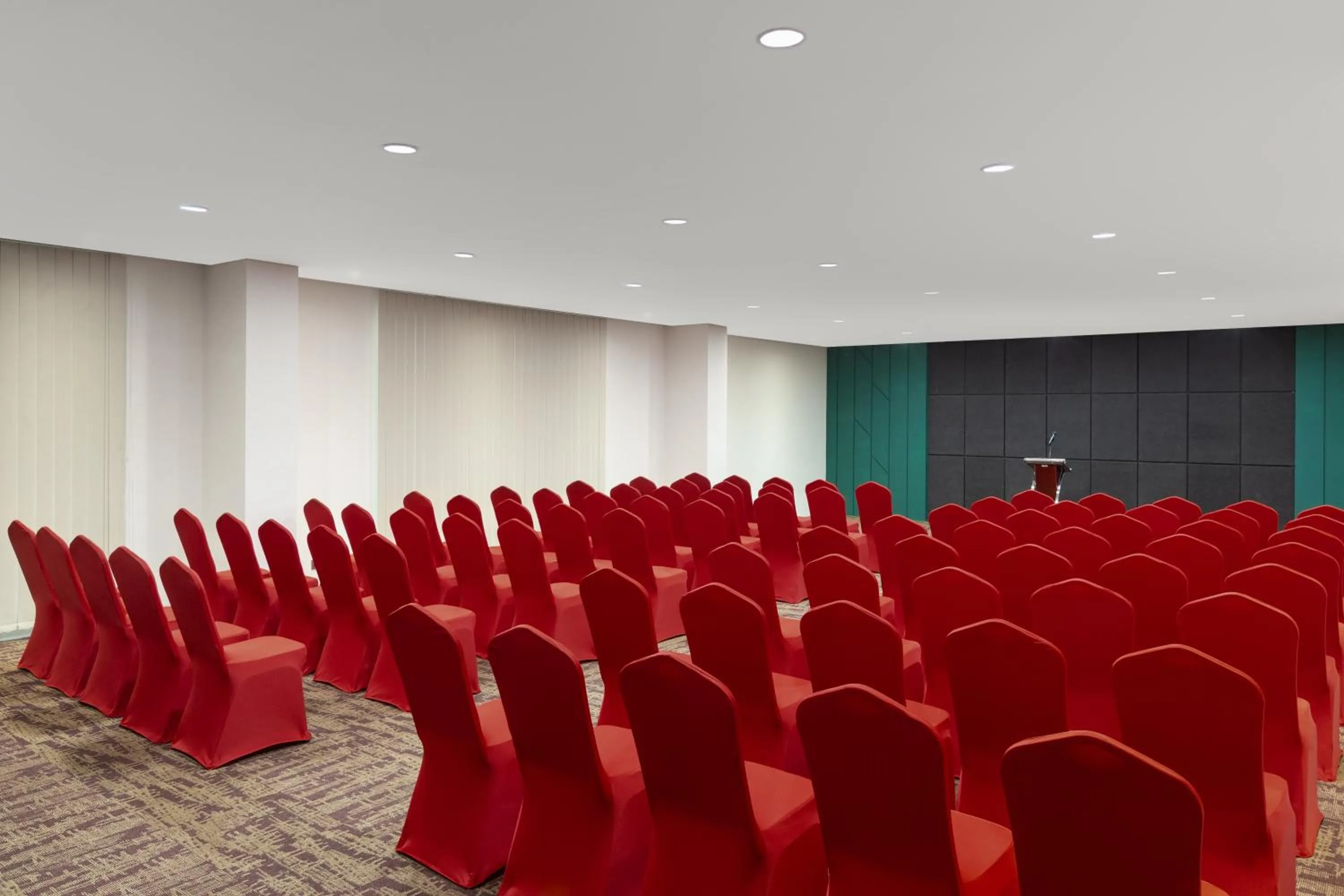 Meeting/conference room in Elsotel Purwokerto By Daphna Management