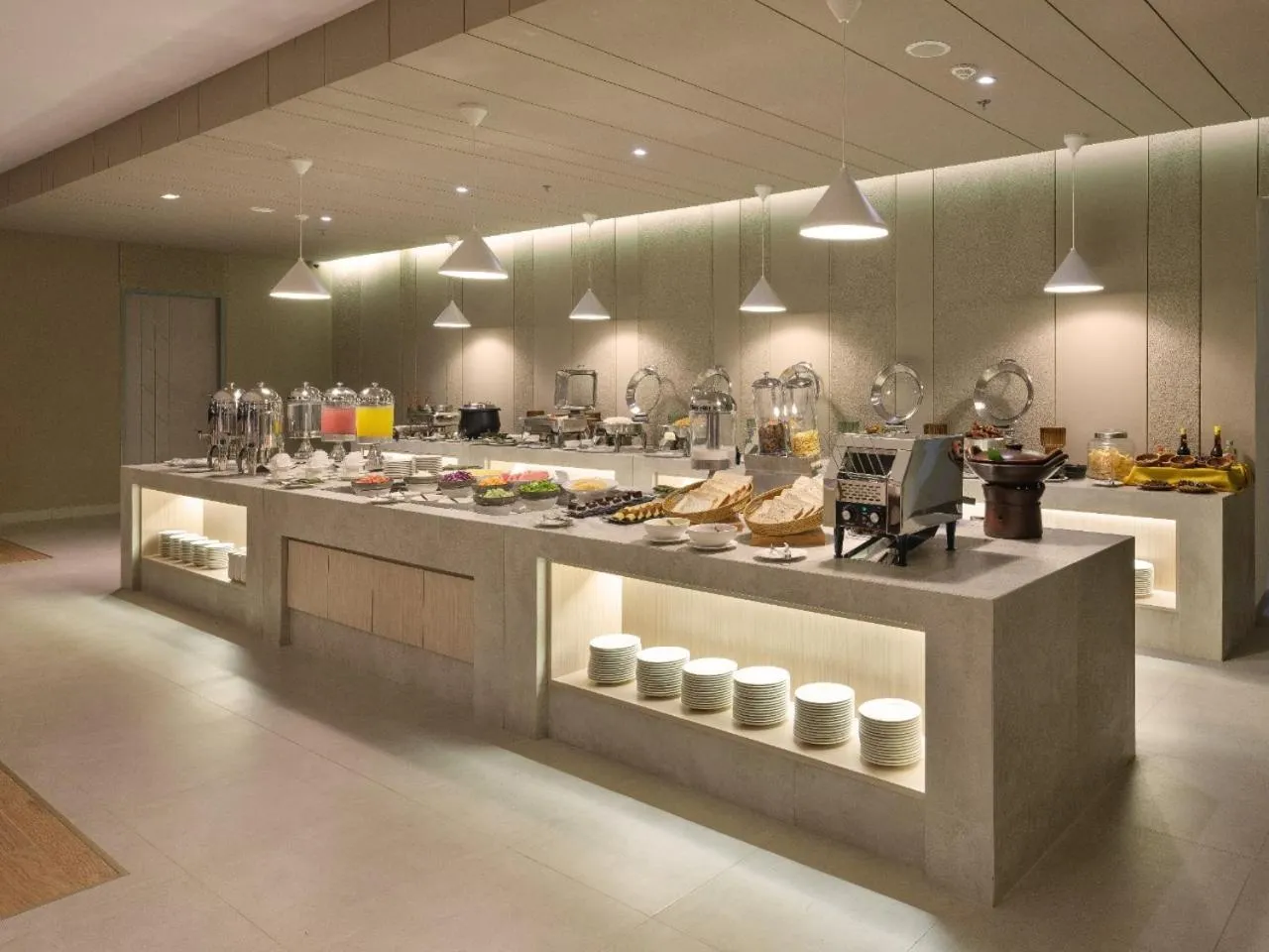 Restaurant/places to eat in Elsotel Purwokerto By Daphna Management