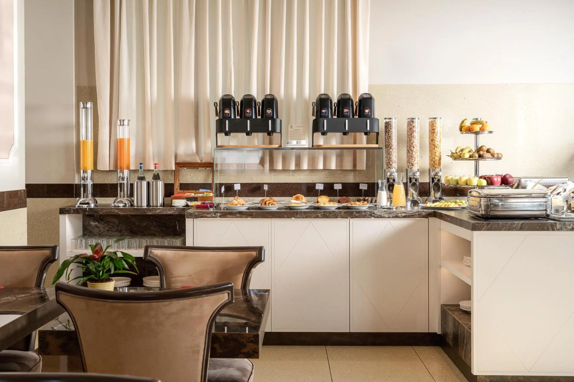 Breakfast in Hotel Campo Marzio