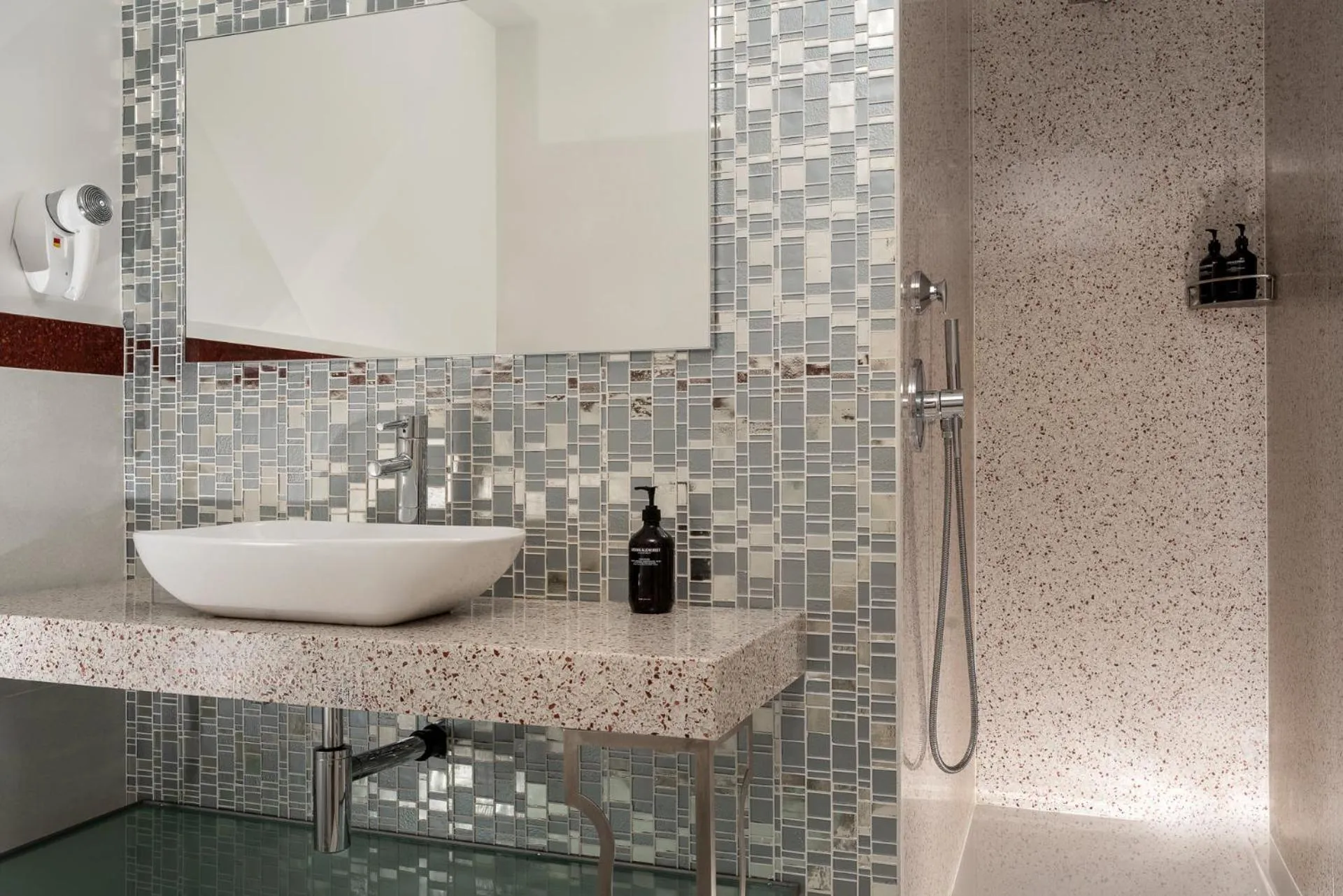 Bathroom in Hotel Campo Marzio