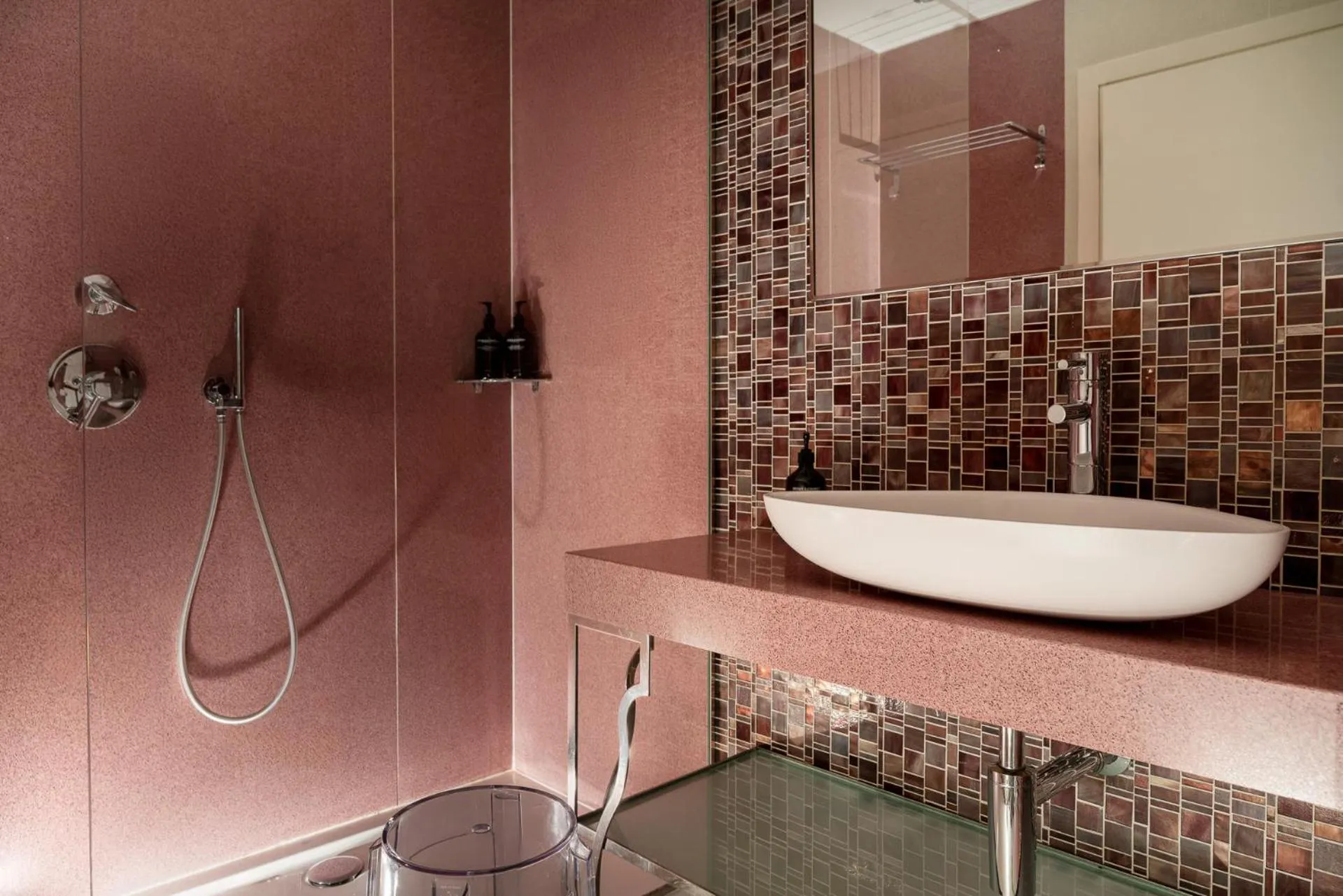 Shower in Hotel Campo Marzio