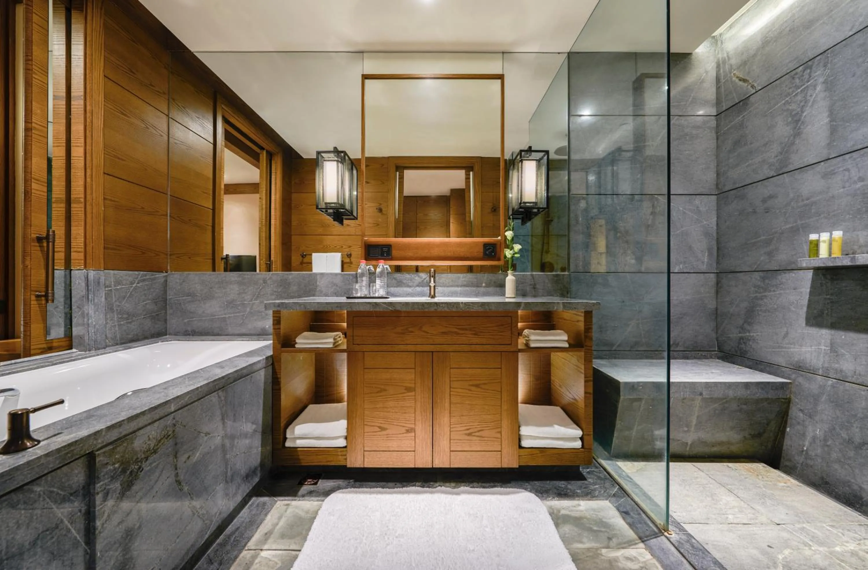 Hot Tub in Hyatt Regency Changbaishan