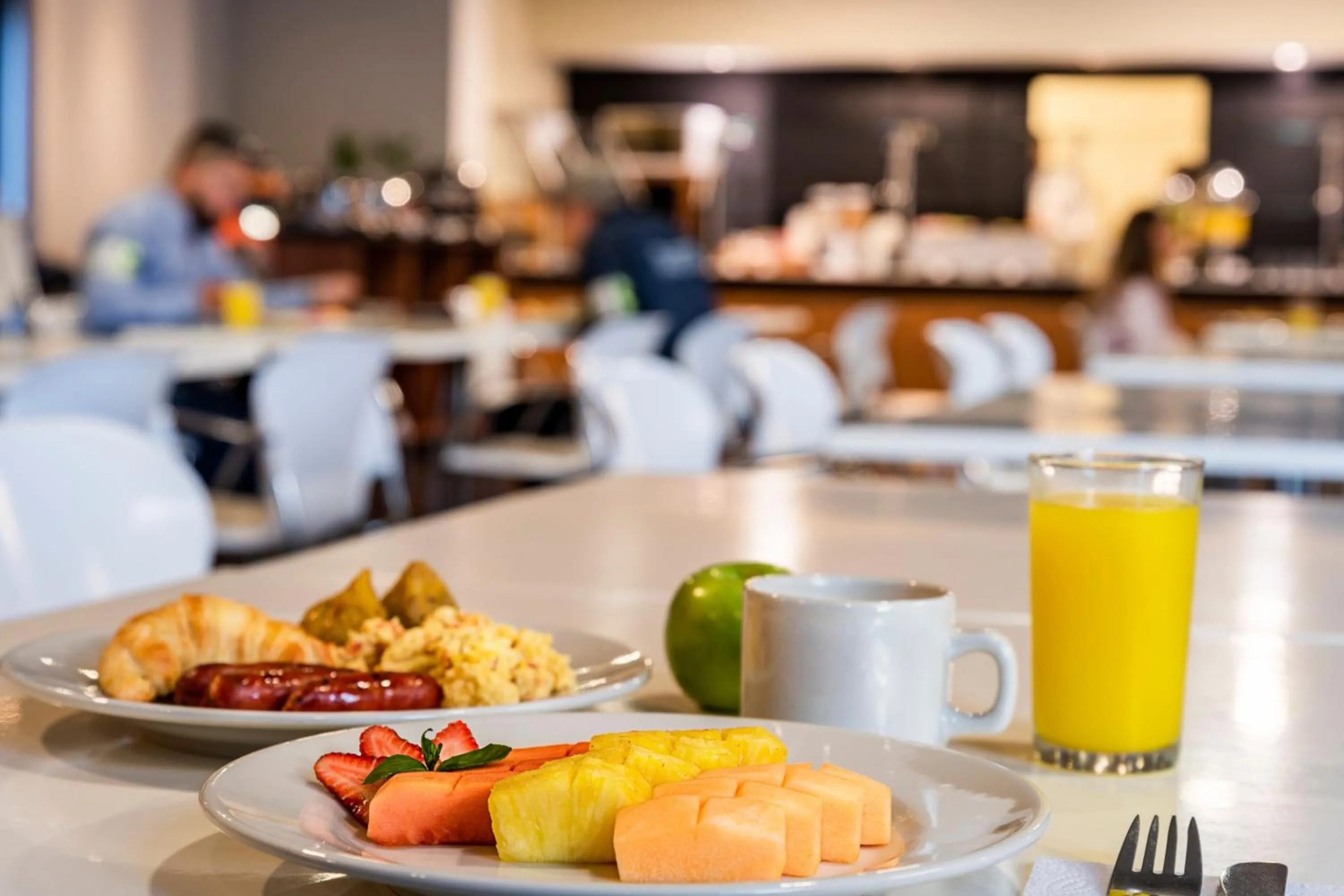 Restaurant/places to eat in City Express Plus by Marriott Cali Colombia