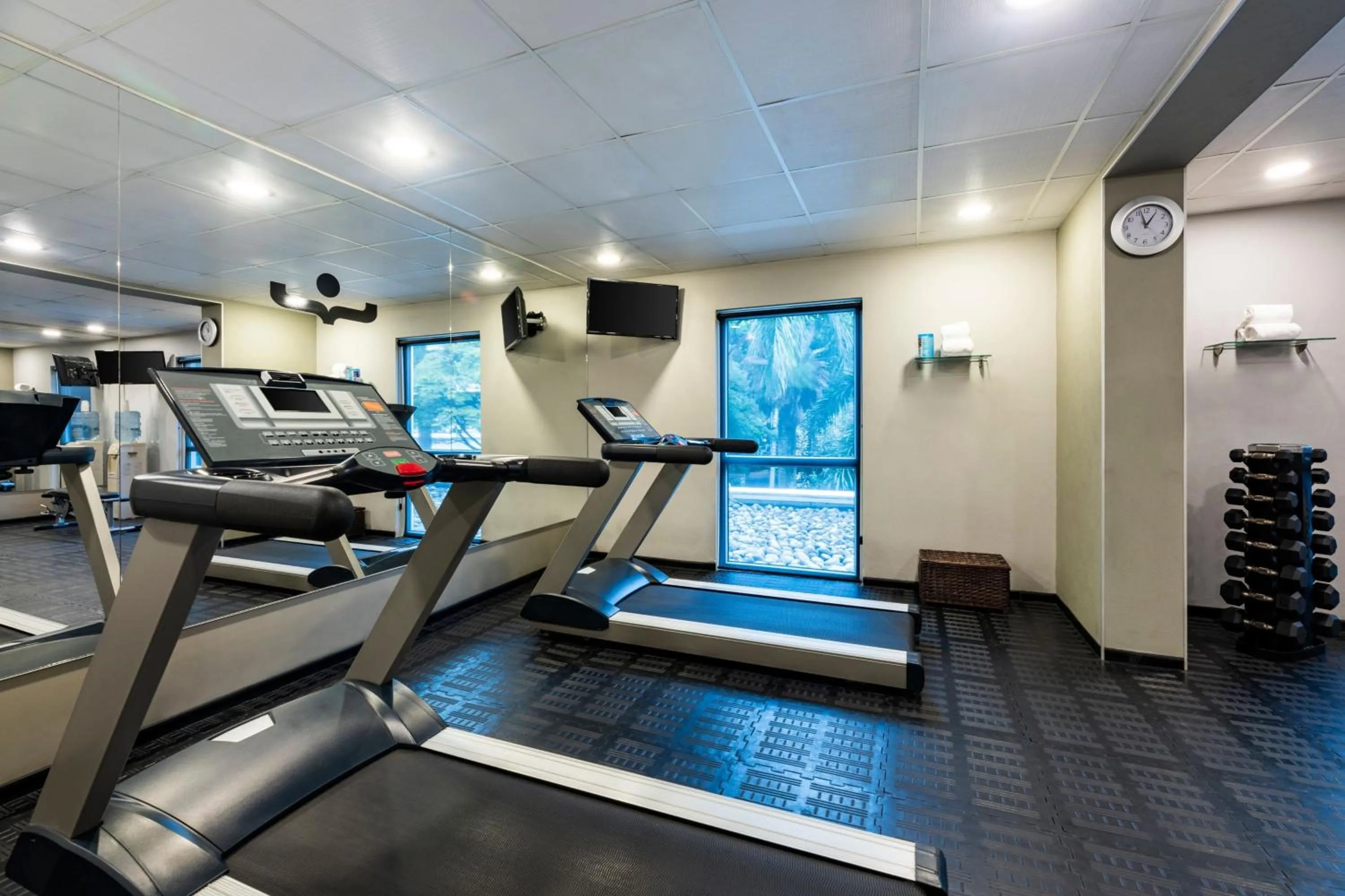 Fitness centre/facilities in City Express Plus by Marriott Cali Colombia