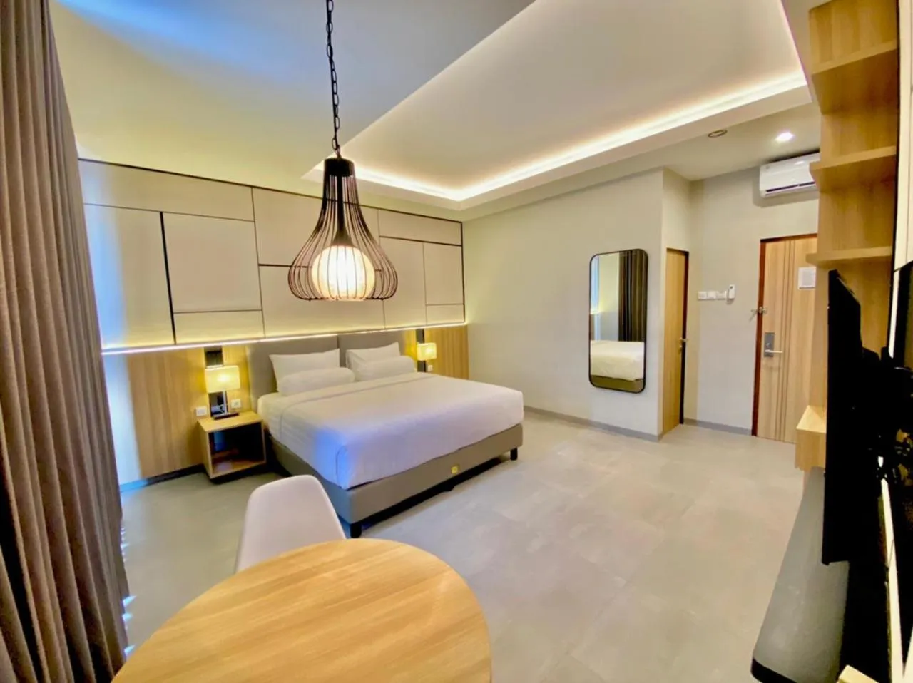 Bedroom, Bed in Front One King Hotel Tuban