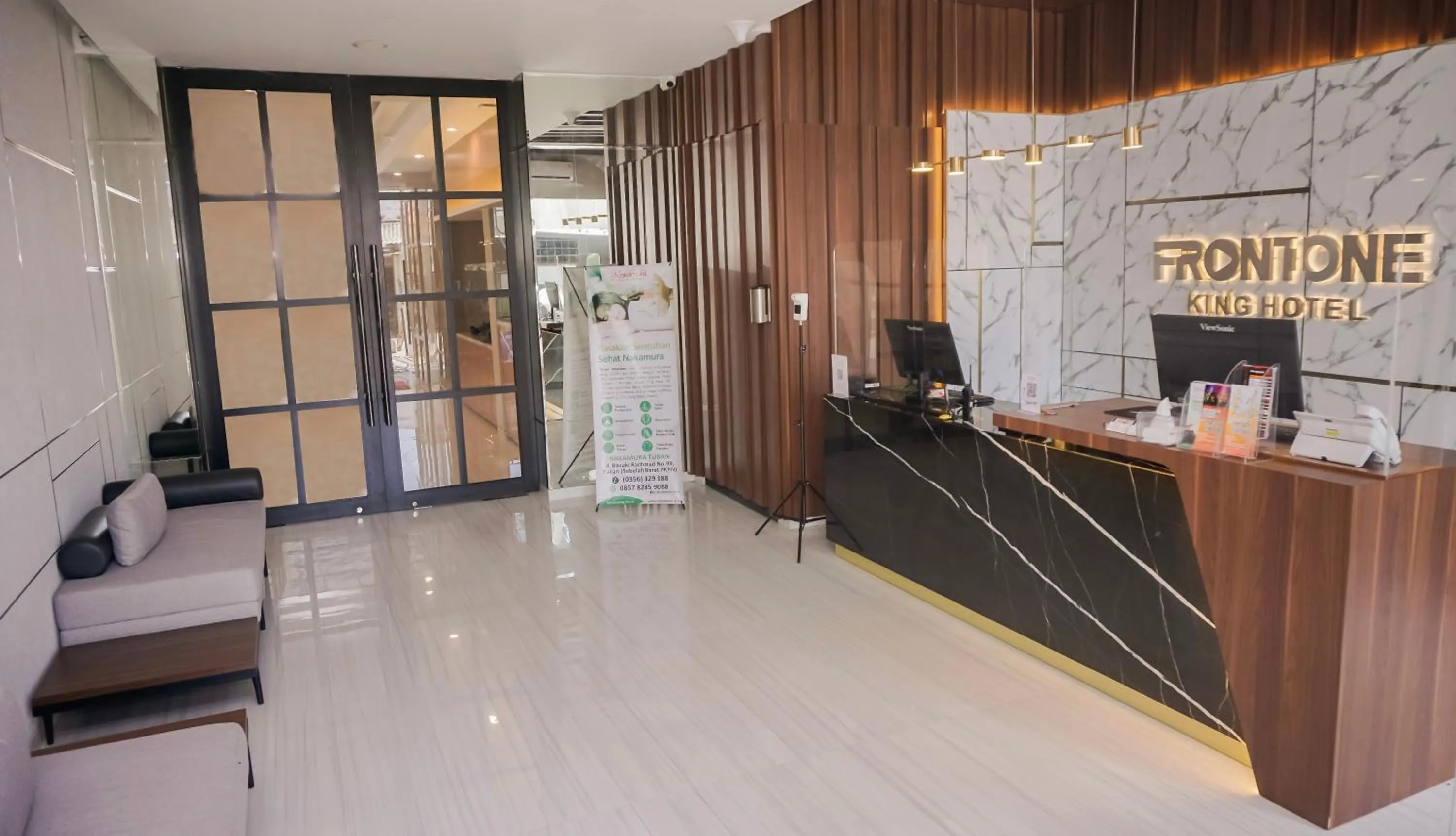 Lobby or reception in Front One King Hotel Tuban