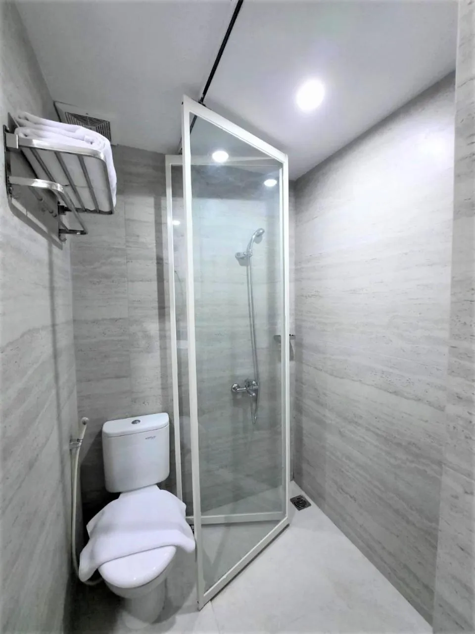 Bathroom in Front One King Hotel Tuban