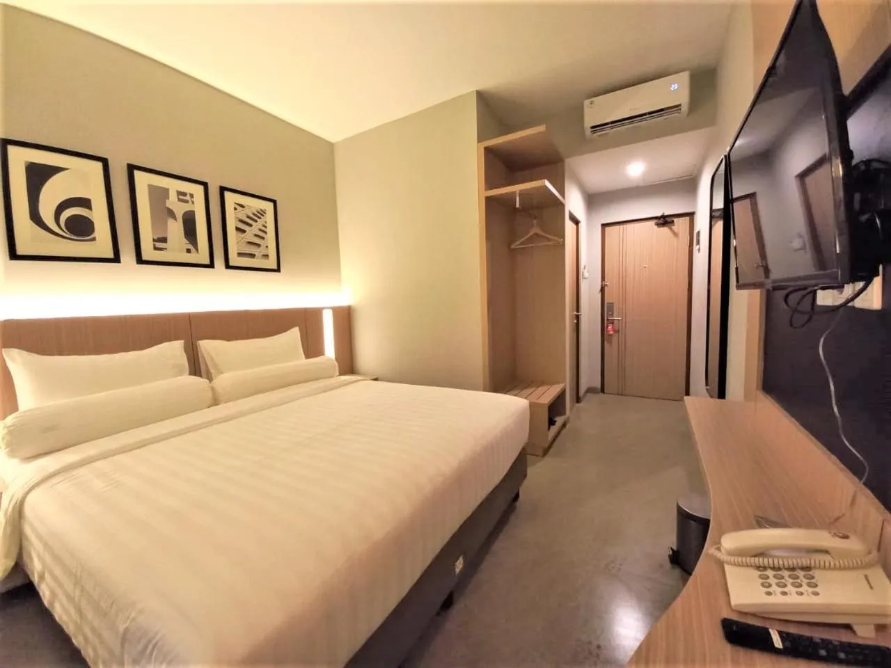 Bed in Front One King Hotel Tuban