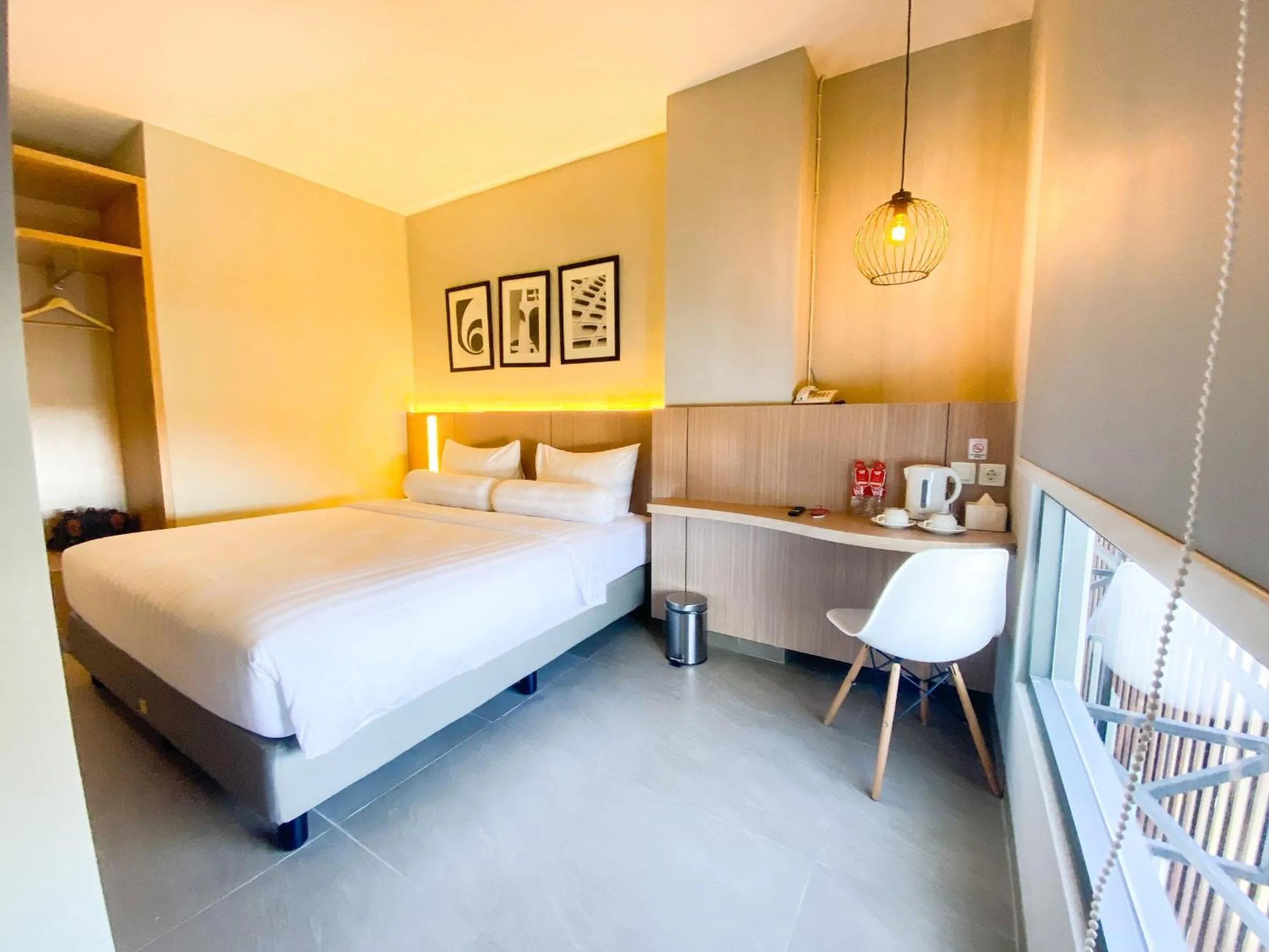 Bed in Front One King Hotel Tuban