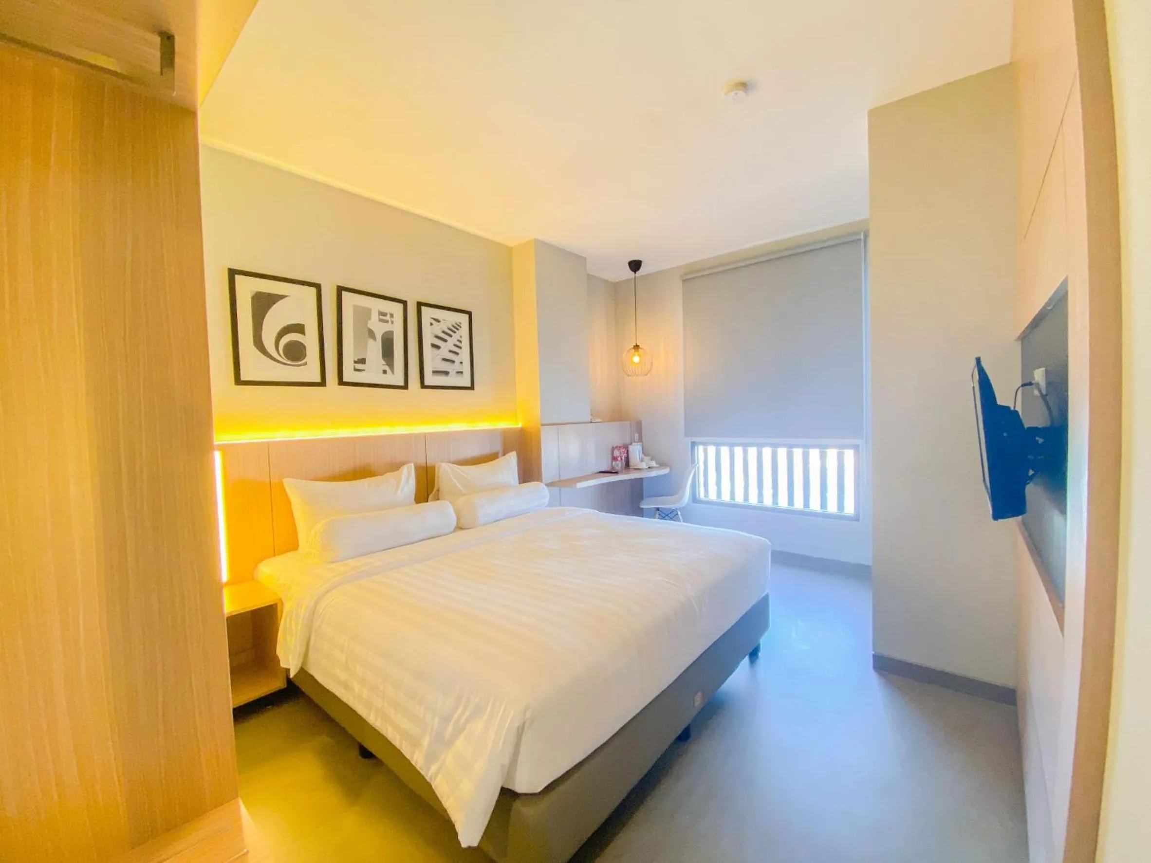 Bed in Front One King Hotel Tuban