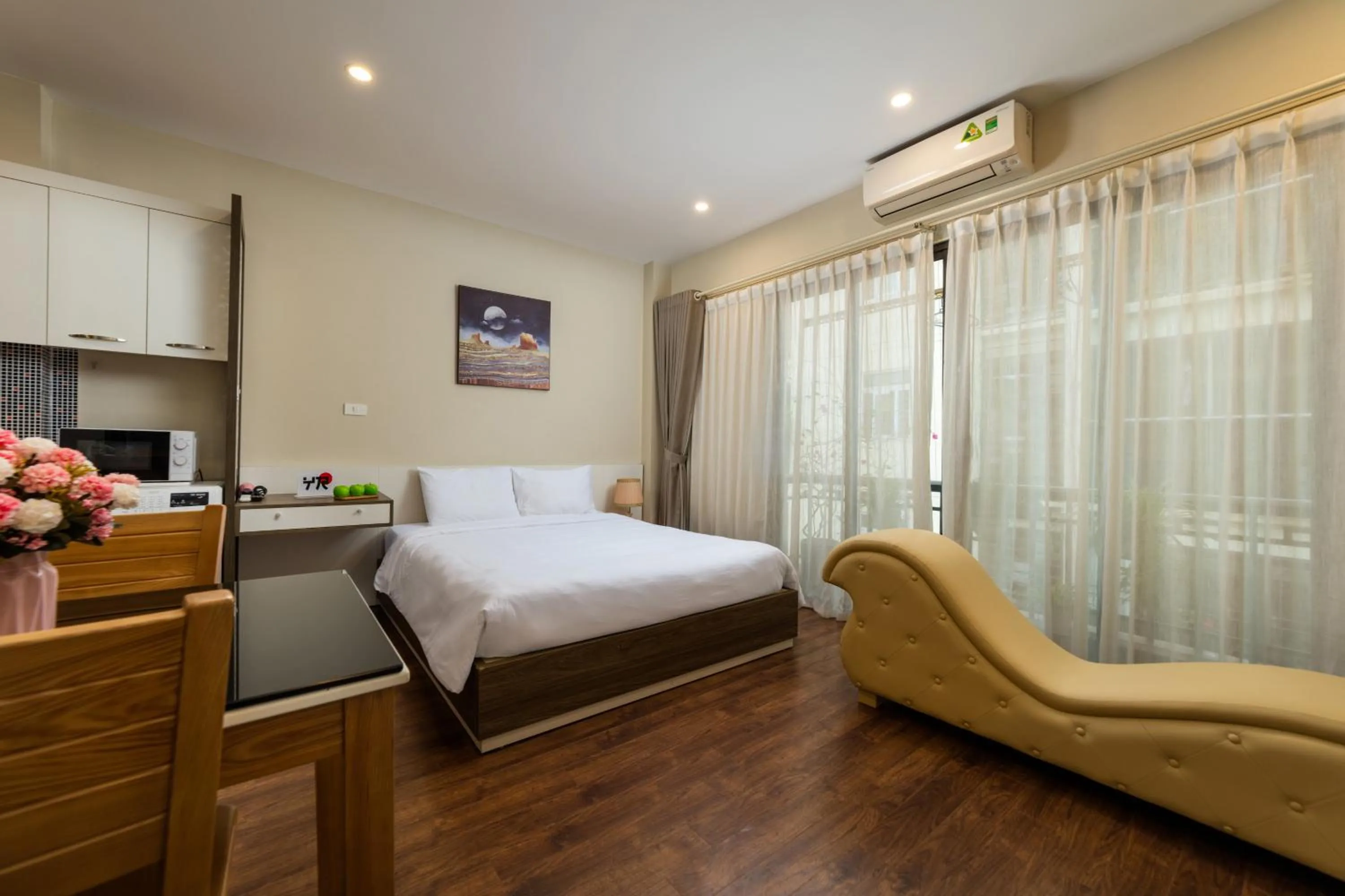 Bedroom, Bed in YR Hotel & Apartments