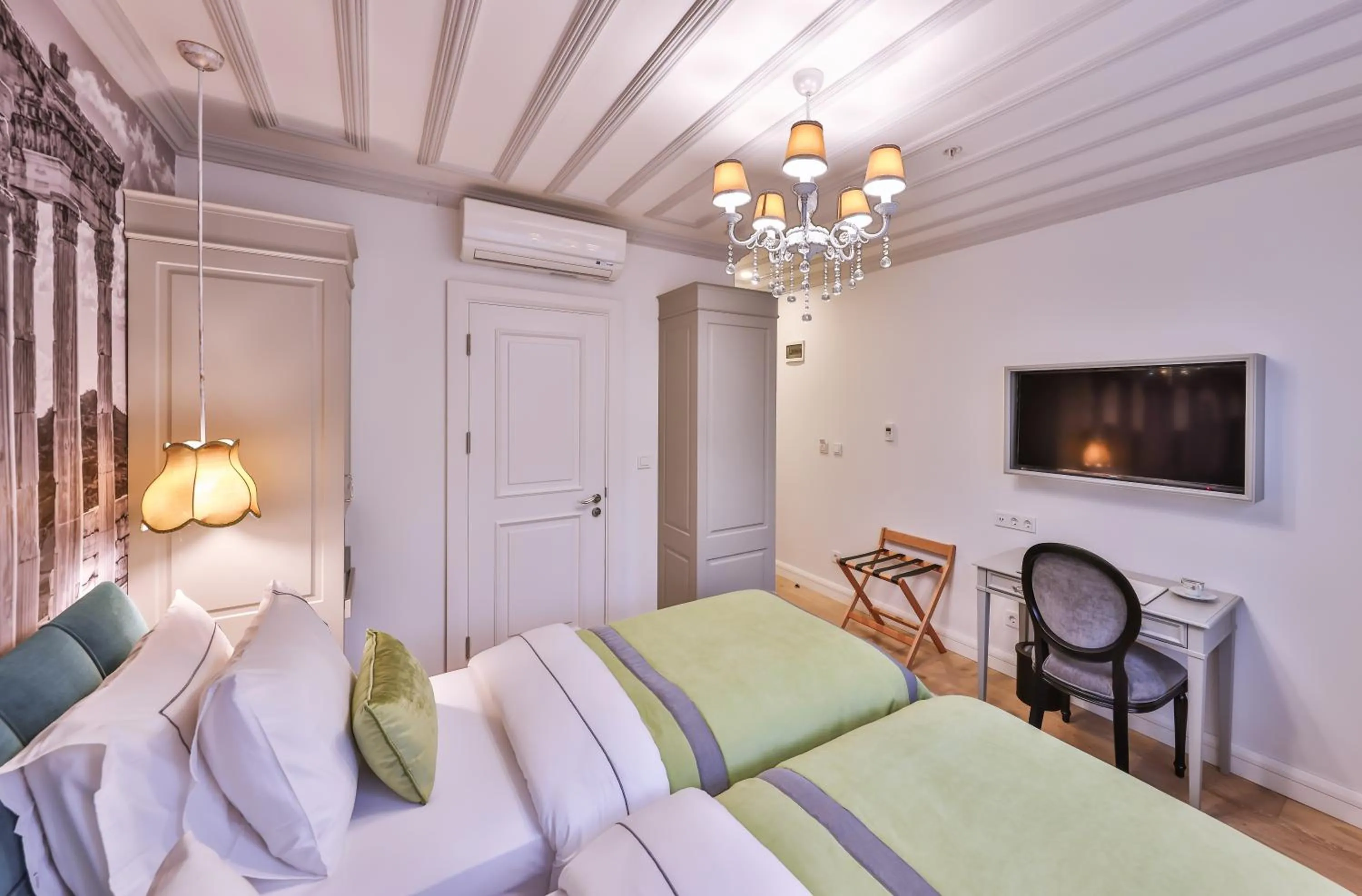 Bedroom, Bed in 9 Doors Hotel