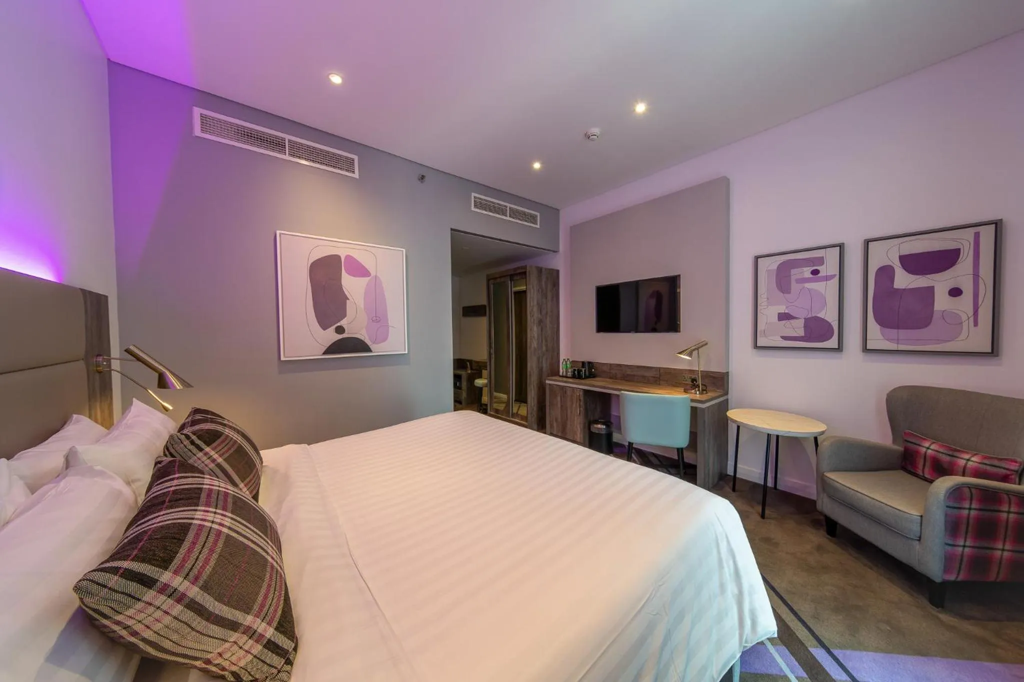 Bedroom, Bed in Premier Inn Dubai Barsha Heights