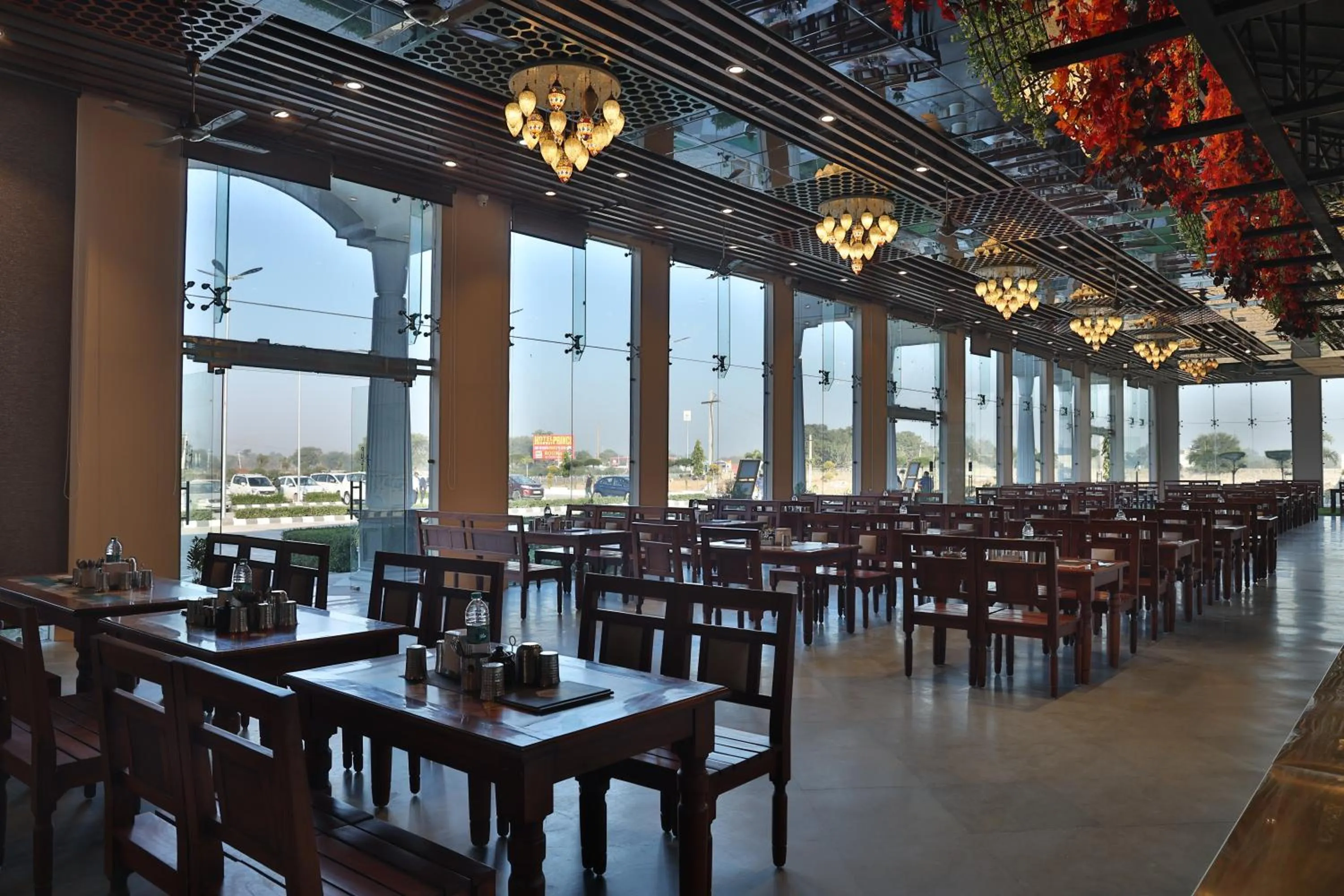 Restaurant/places to eat in Mannat Resort Paota