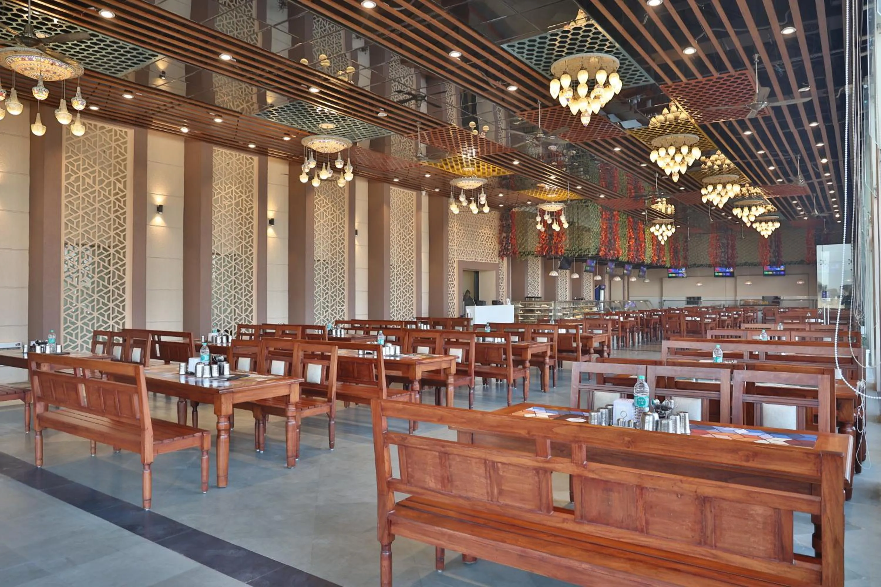 Restaurant/places to eat in Mannat Resort Paota