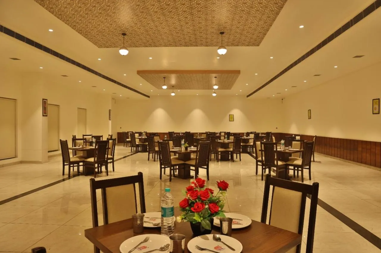 Restaurant/places to eat in Mannat Resort Paota
