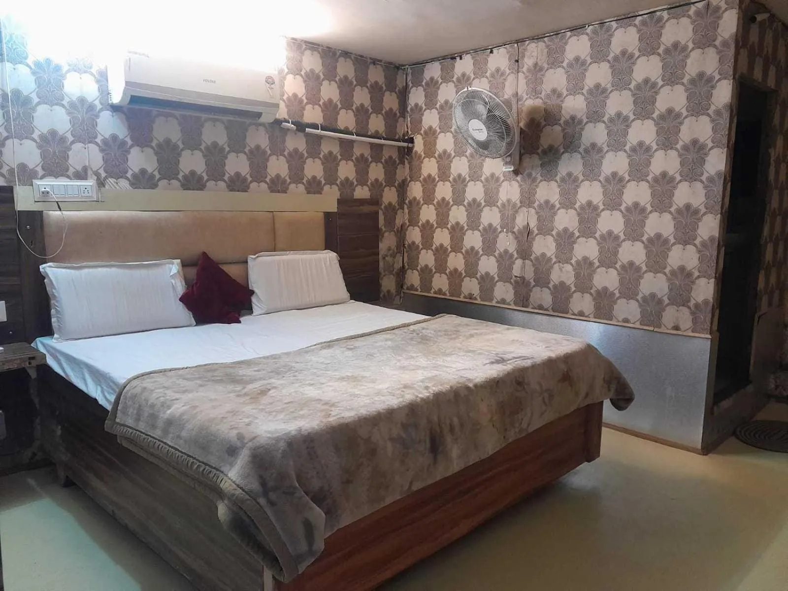 Bedroom, Bed in Hotel O Amantran View