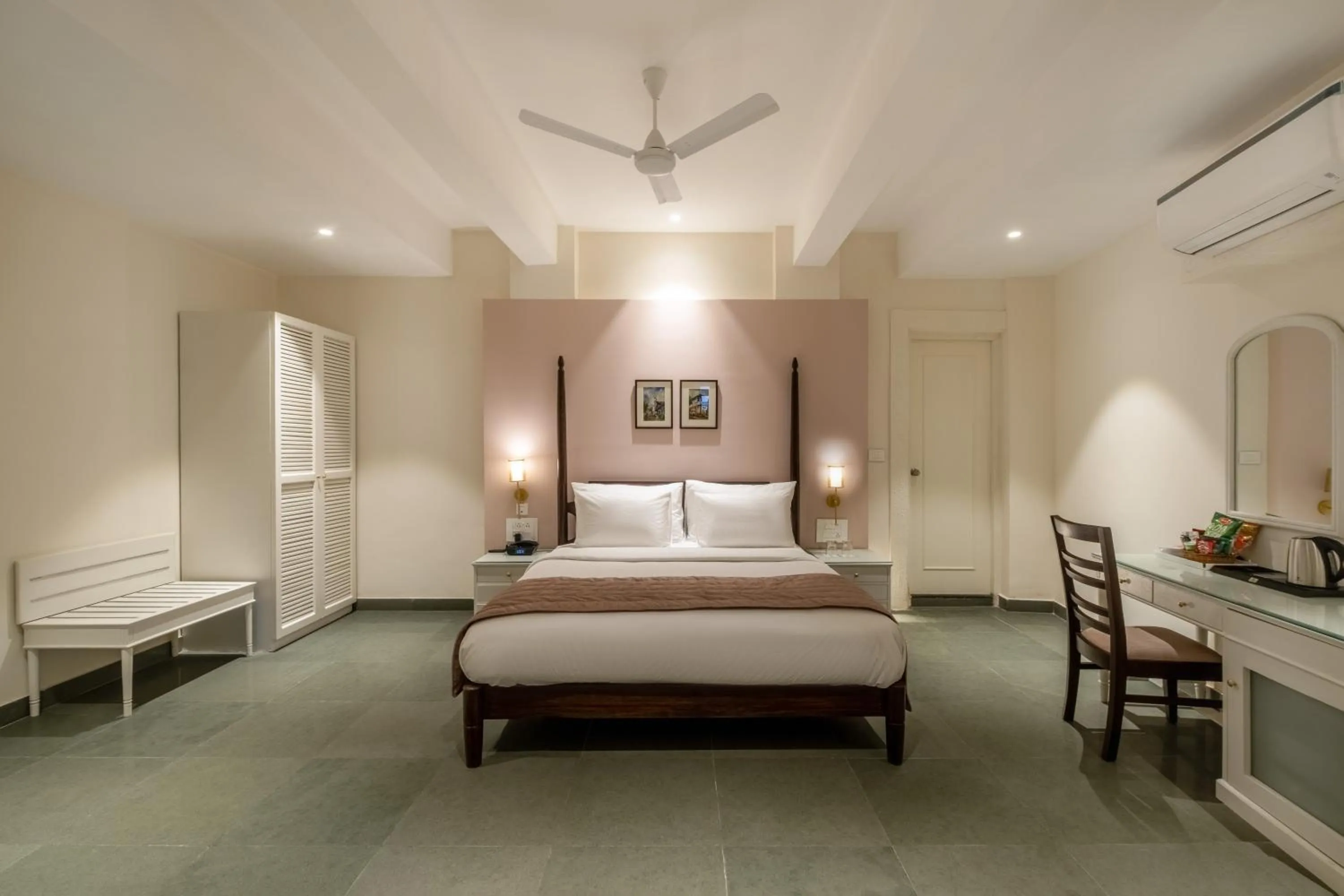 Photo of the whole room, Bed in O Pierre - Fontainhas