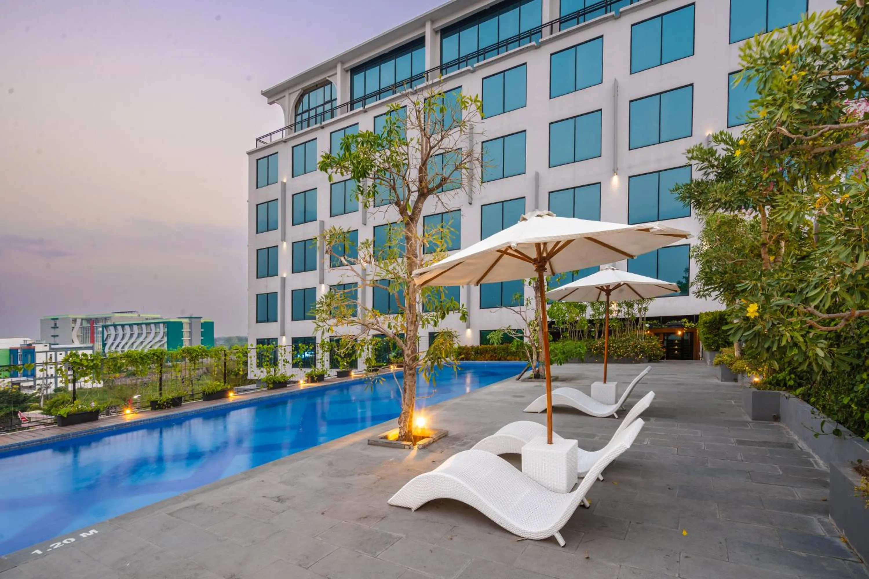 Swimming pool in Hotel Eastern Bojonegoro