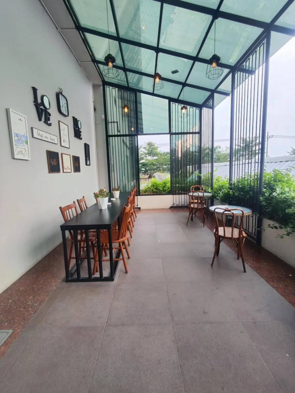 Restaurant/places to eat in Hotel Eastern Bojonegoro