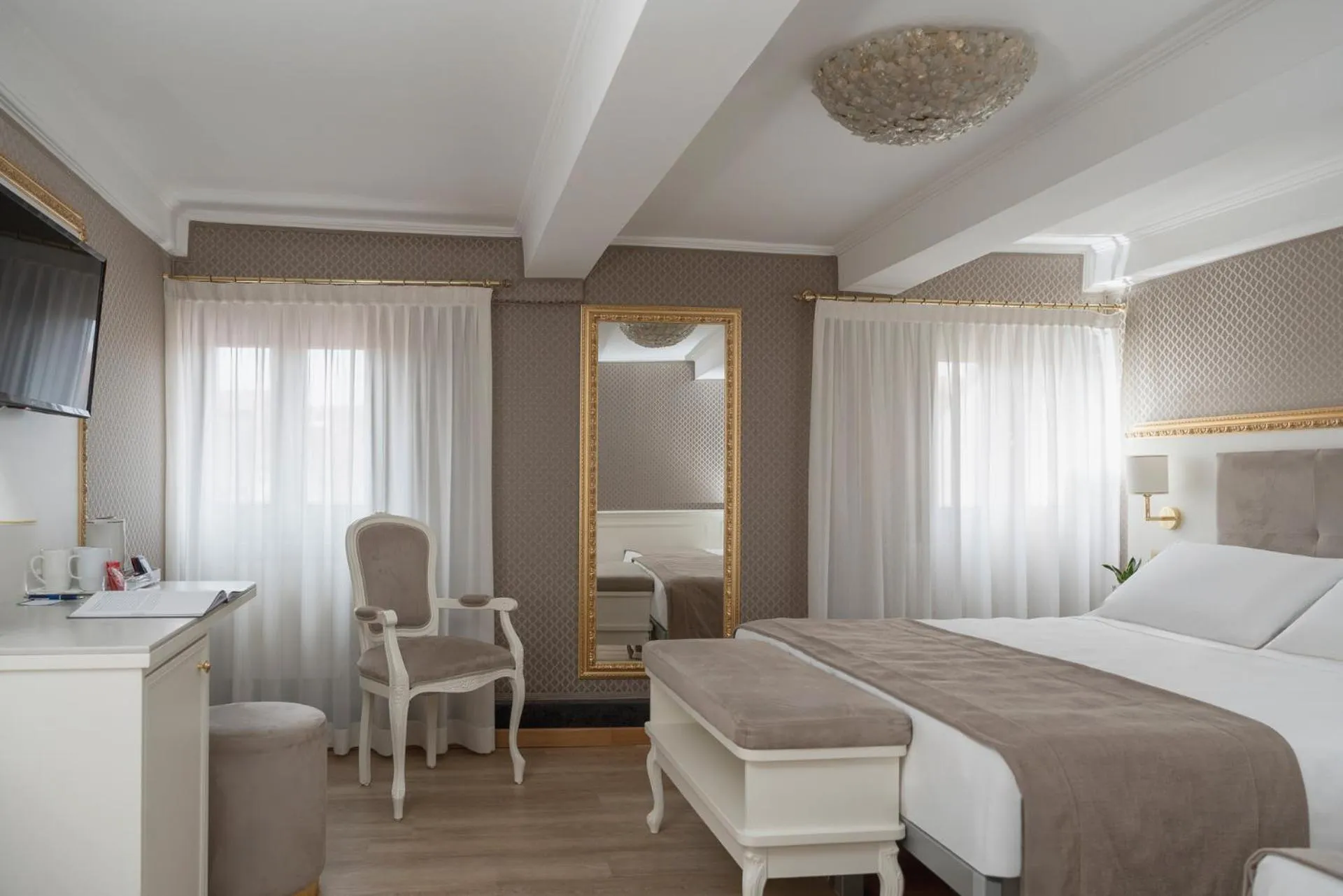 Bed in Hotel Montecarlo